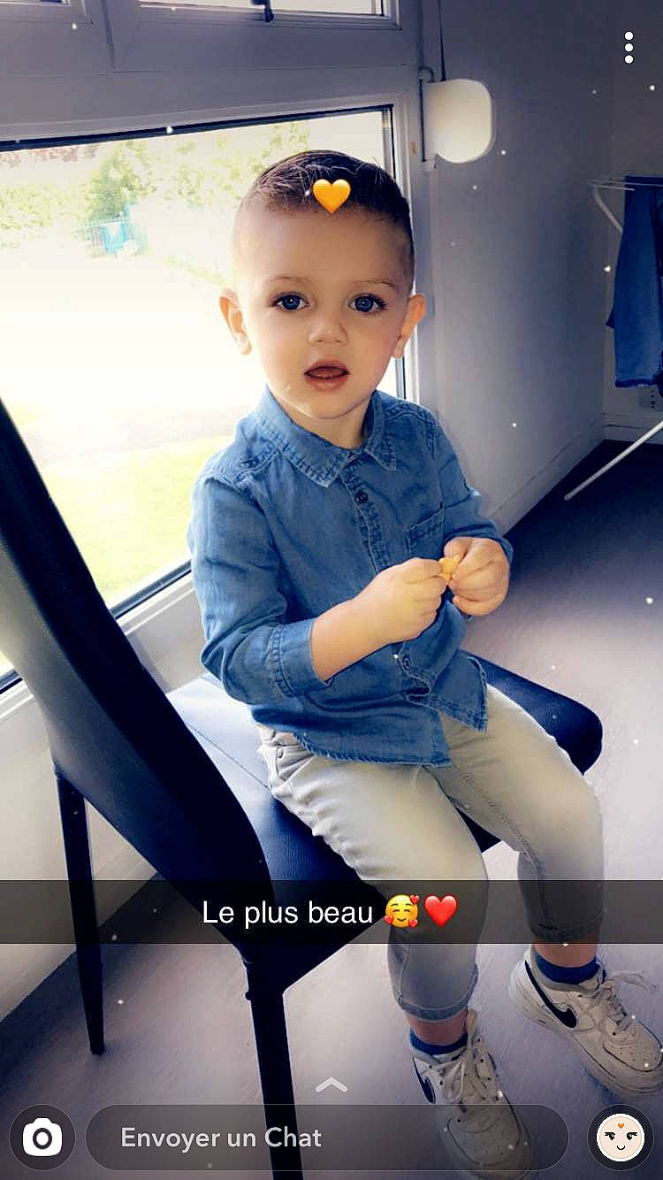 Lohann a rejoint le concours — aidez-le/la à gagner de superbes lots ! arm, child, leg, person, photography, sitting, toddler