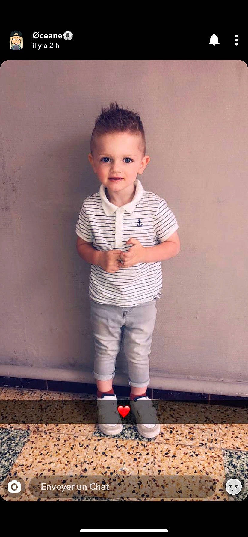 Lohann participe au concours pour gagner de l'argent avec cette photo : child, child_model, footwear, person, play, shoe, sleeve, sportswear, standing, t_shirt, toddler, trousers
