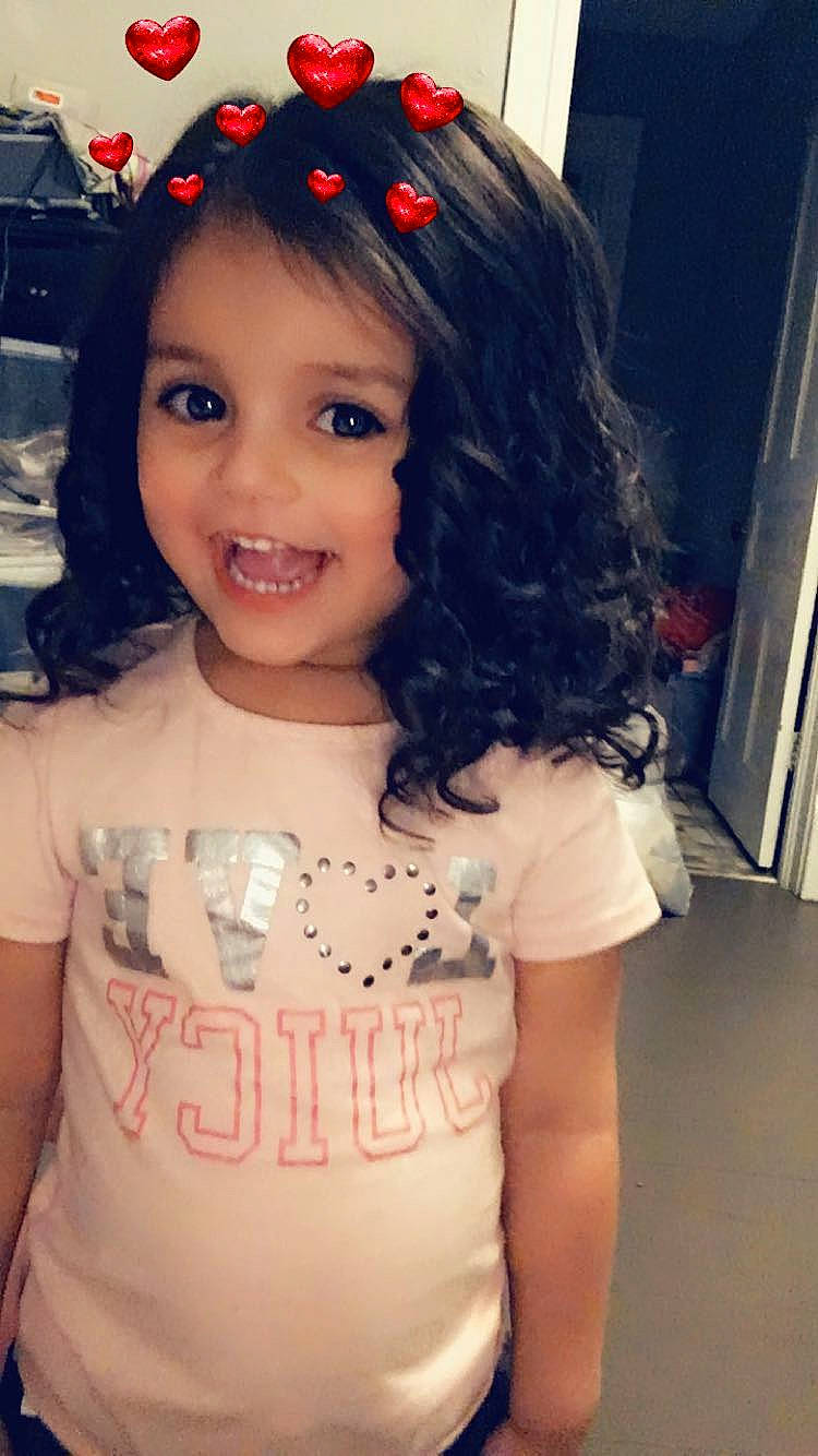 Kamiya is registered to the contest to win money with this photo: black_hair, child, child_model, crown, fashion_accessory, forehead, hair, hair_accessory, hairstyle, headband, headgear, headpiece, joy, long_hair, person, photography, selfie, smile, tiara, toddler