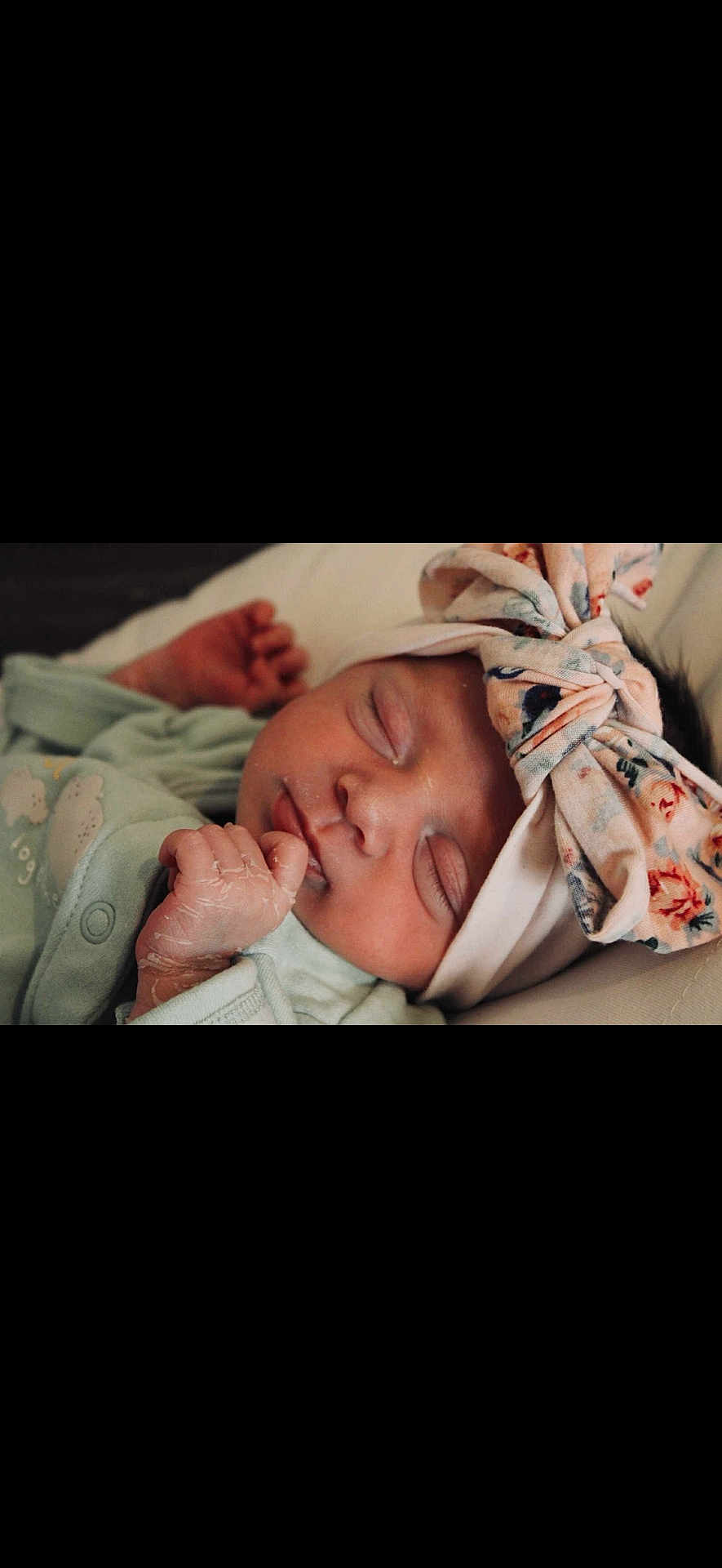 Liyah participe au concours pour gagner de l'argent avec cette photo : baby, newborn, sleeping, headband, floral, infant, cute, peaceful, skin, hand, clothing, soft, portrait, child, resting, indoors, closeup, babywear, tender, sleep
