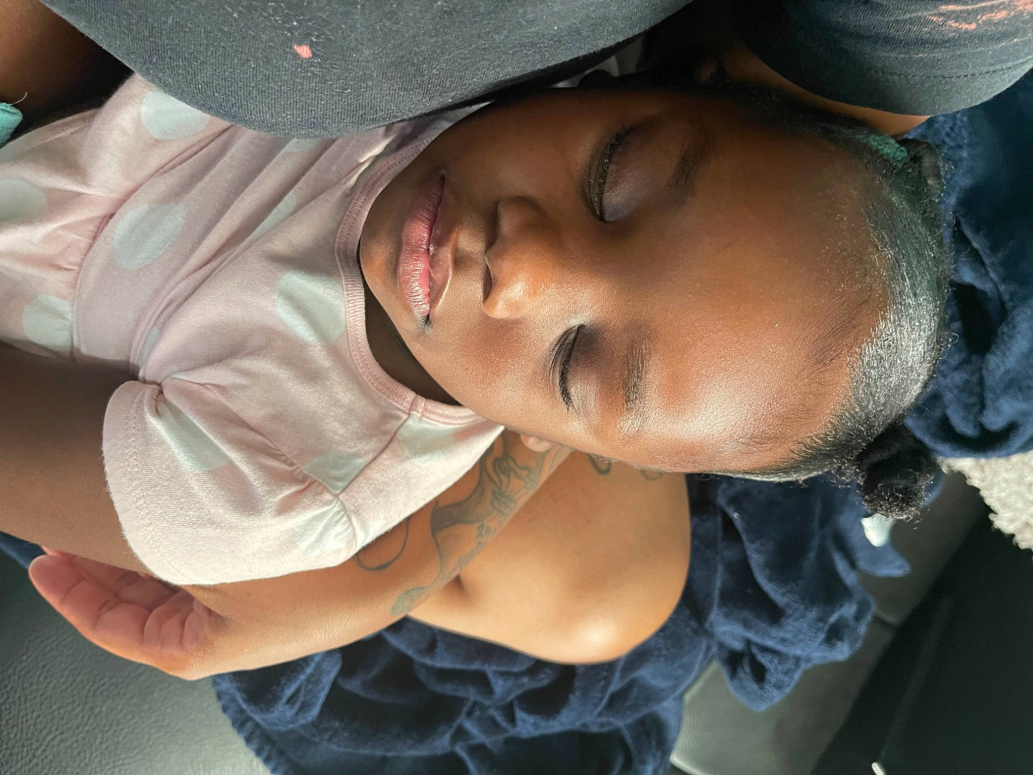 Kenslei is registered to the contest to win money with this photo: black_hair, comfort, elbow, eye, eyebrow, eyelash, finger, flash_photography, gesture, happy, hat, headgear, joint, lip, mouth, muscle, neck, nose, organ, person