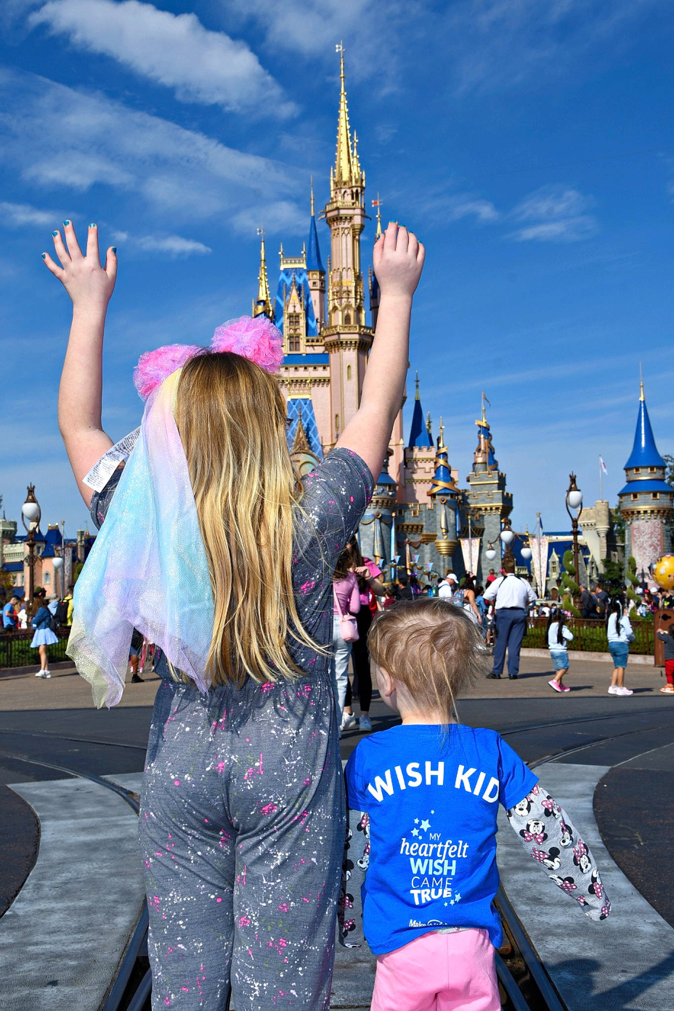 Jocelyn is registered to the contest to win money with this photo: city, cloud, daytime, event, fun, gesture, happy, leisure, nonbuilding_structure, pedestrian, person, pink, public_space, recreation, sky, spire, summer, temple, toddler, travel