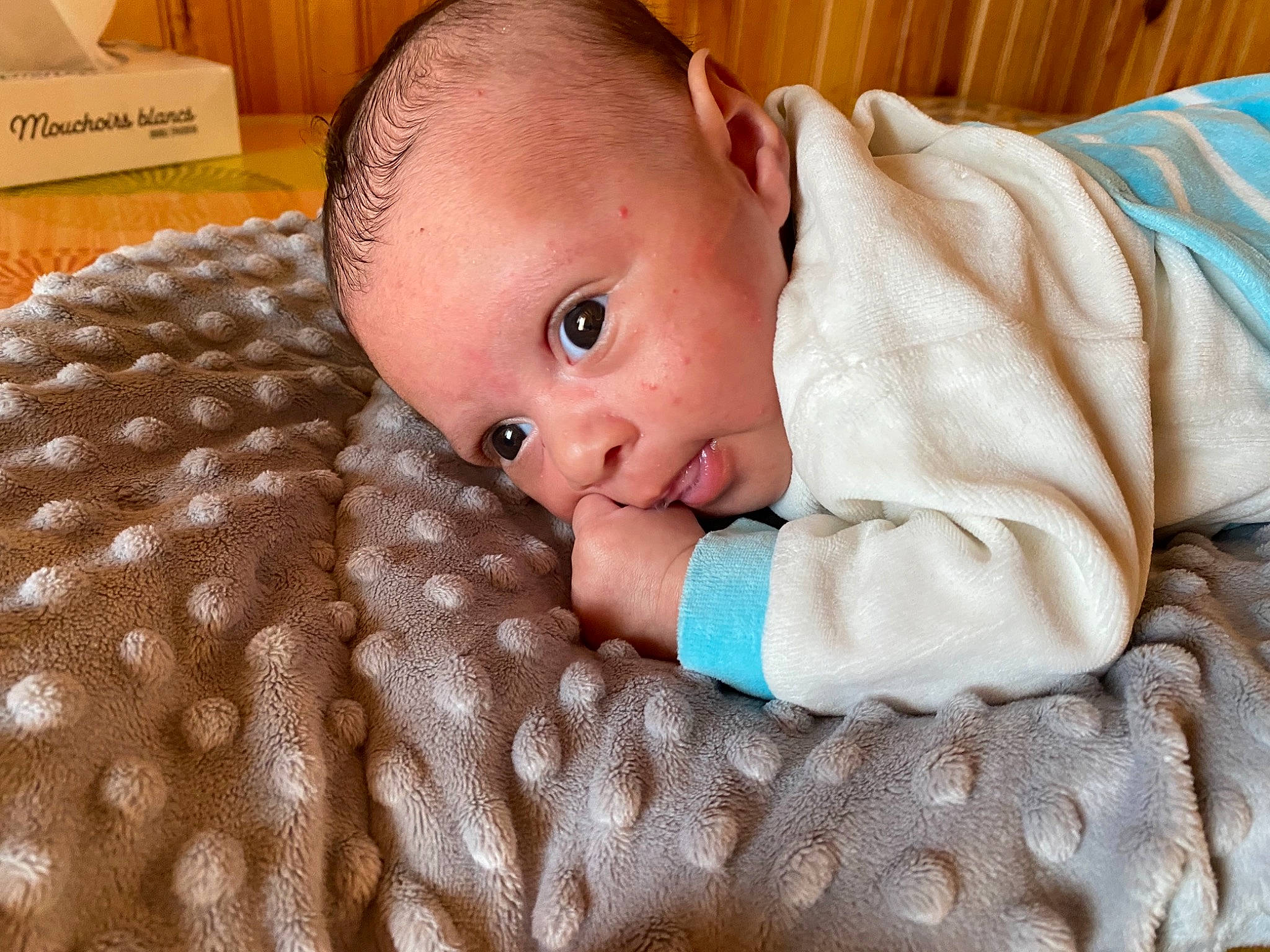 Kalie participe au concours pour gagner de l'argent avec cette photo : baby, baby_sleeping, baby_toddler_clothing, beauty, cheek, child, comfort, head, iris, linens, mammal, nose, person, product, shipping_box, skin, sleeve, textile, toddler, tummy_time