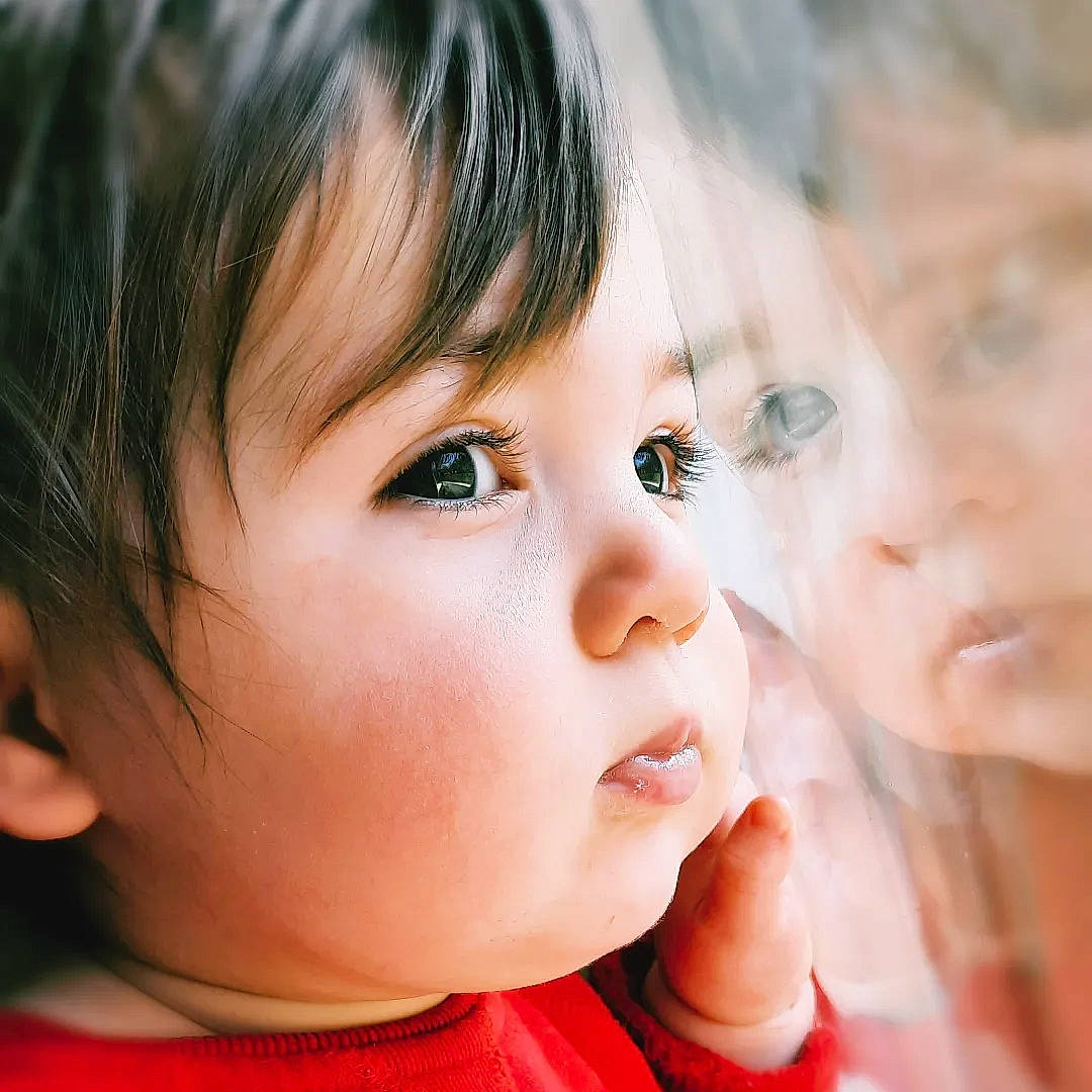 Sandro a rejoint le concours — aidez-le/la à gagner de superbes lots ! baby, bangs, cheek, chin, close_up, ear, eyebrow, eyelash, gesture, hairstyle, happy, head, iris, lip, mouth, nose, people_in_nature, person, skin, smile