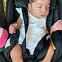 Maeva a rejoint le concours — aidez-le/la à gagner de superbes lots ! baby, car_seat, sleeping, child, infant, blue_shoes, pink_bows, white_clothing, seatbelt, soft_toy, curly_hair, cute, safety, indoors, resting, peaceful, small_hands, black_car_seat, fabric, toddler