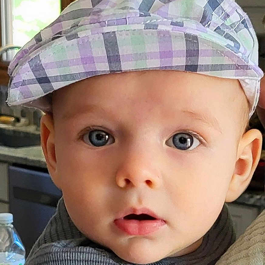 Björn is registered to the contest to win money with this photo: baby, baseballcap, bonnet, cap, clothing, face, frown, hat, head, newborn, pants, people, person, photography, portrait, sad, selfie, shirt, skin, sunhat