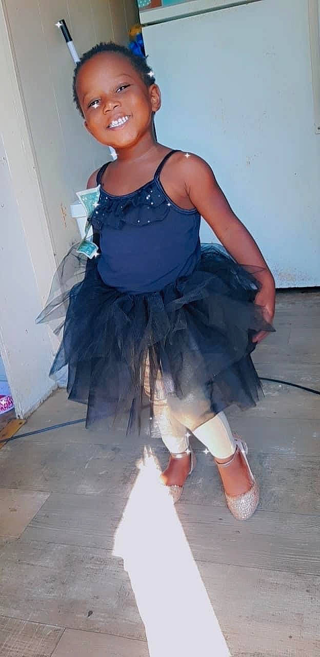 Kehmani is registered to the contest to win money with this photo: abdomen, cocktail_dress, day_dress, denim, electric_blue, embellishment, event, fashion_accessory, fashion_design, human_leg, joy, knee, leg, person, ruffle, shoulder, sleeve, smile, t_shirt, thigh