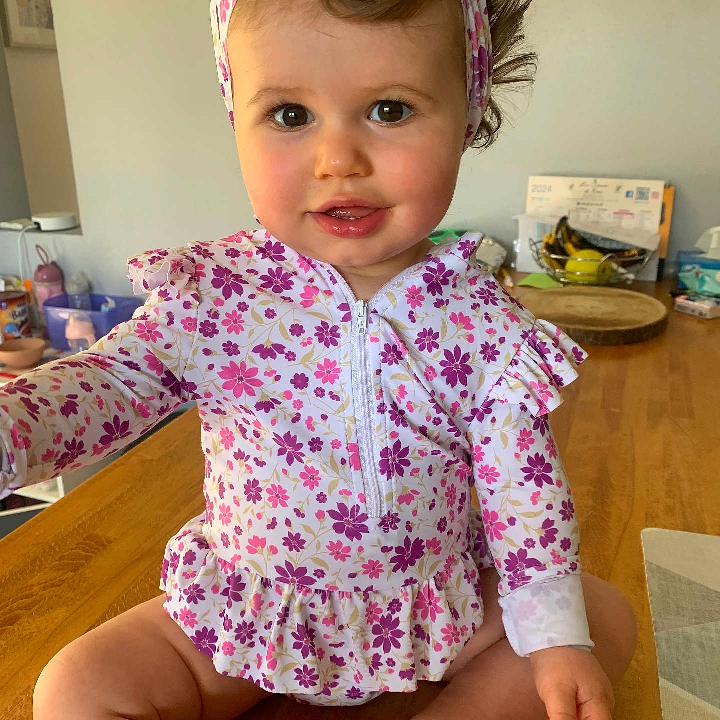 Nelya a rejoint le concours — aidez-le/la à gagner de superbes lots ! baby, banana, beachwear, blouse, box, clothing, face, food, fruit, hardwood, hat, head, person, photography, plant, portrait, produce, sitting, sleeve, wood