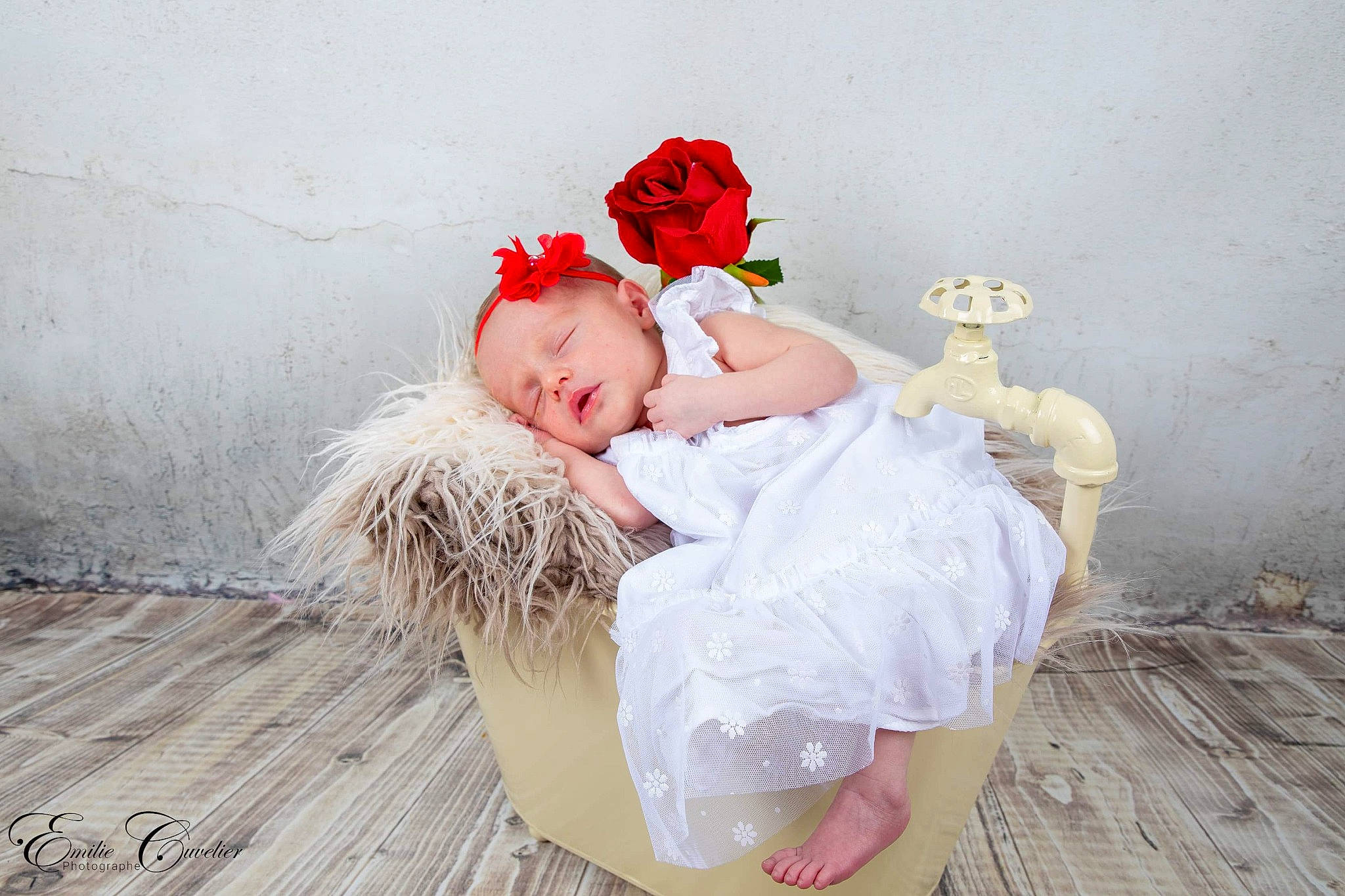 Louise participe au concours pour gagner de l'argent avec cette photo : baby, baby_products, baby_toddler_clothing, child, costume, dress, fashion_accessory, flower, hair_accessory, happy, headgear, headpiece, person, photography, pink, plant, product, red, sitting, toddler