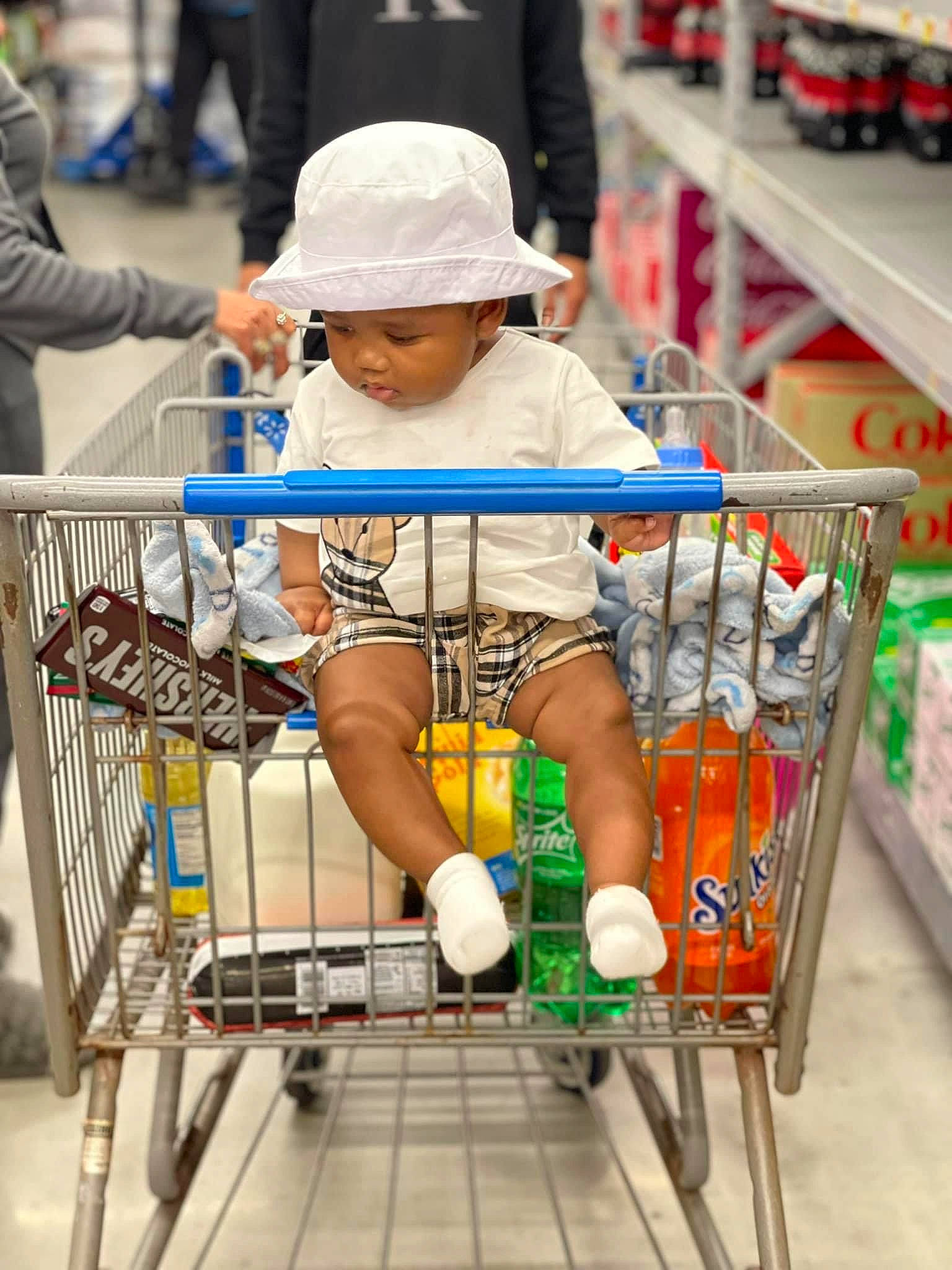 Davion is registered to the contest to win money with this photo: baseball_cap, cap, cart, child, clothing, customer, fun, grocery_store, hat, headwear, human_leg, leisure, person, personal_protective_equipment, retail, shopping, shopping_cart, shorts, sun_hat, tire