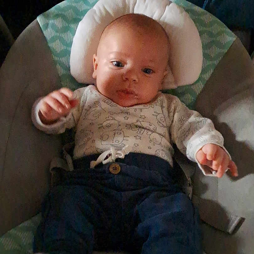 Andrea participe au concours pour gagner de l'argent avec cette photo : adorable, baby, baby_seat, bouncer, child, clothing, cute, eyes, face, hands, head_support, indoor, infant, onesie, pants, pillow, portrait, socks, soft_lighting, strap