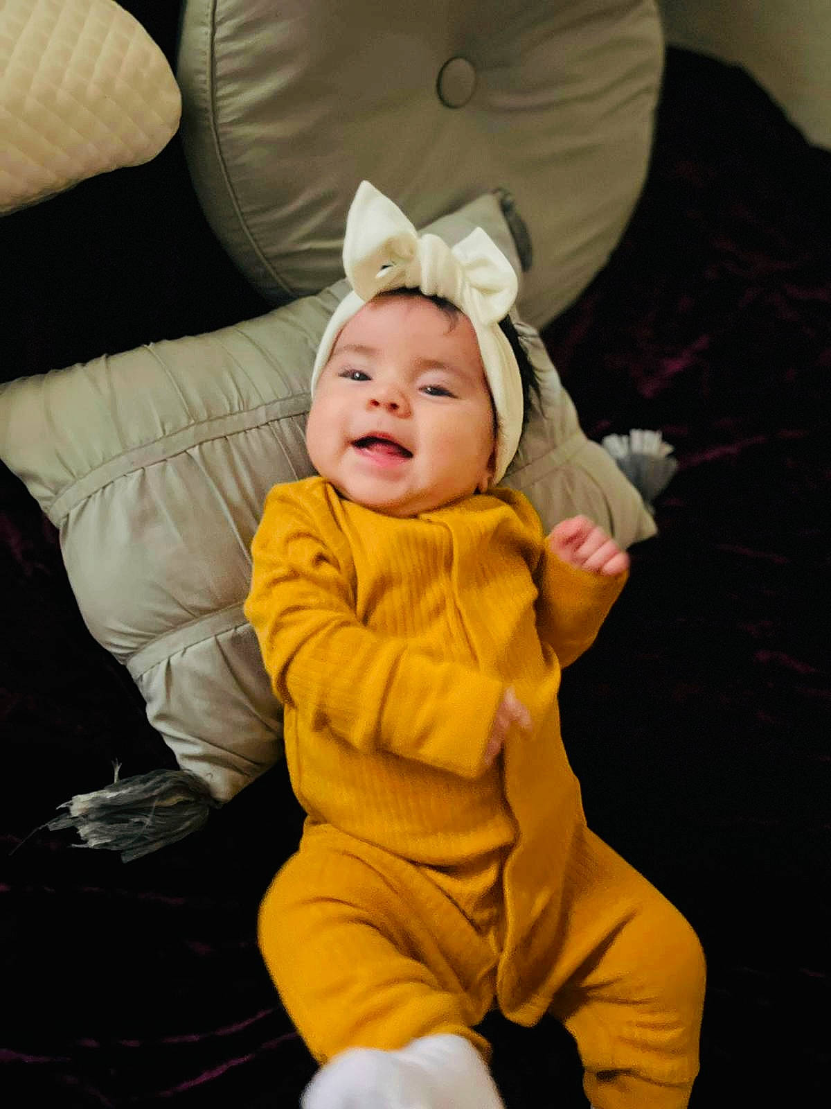 Mía Justina is registered to the contest to win money with this photo: baby, baby_laughing, baby_products, baby_toddler_clothing, cheek, child, comfort, couch, eye, flooring, fun, grass, happy, hat, head, headwear, person, sitting, sleeve, smile