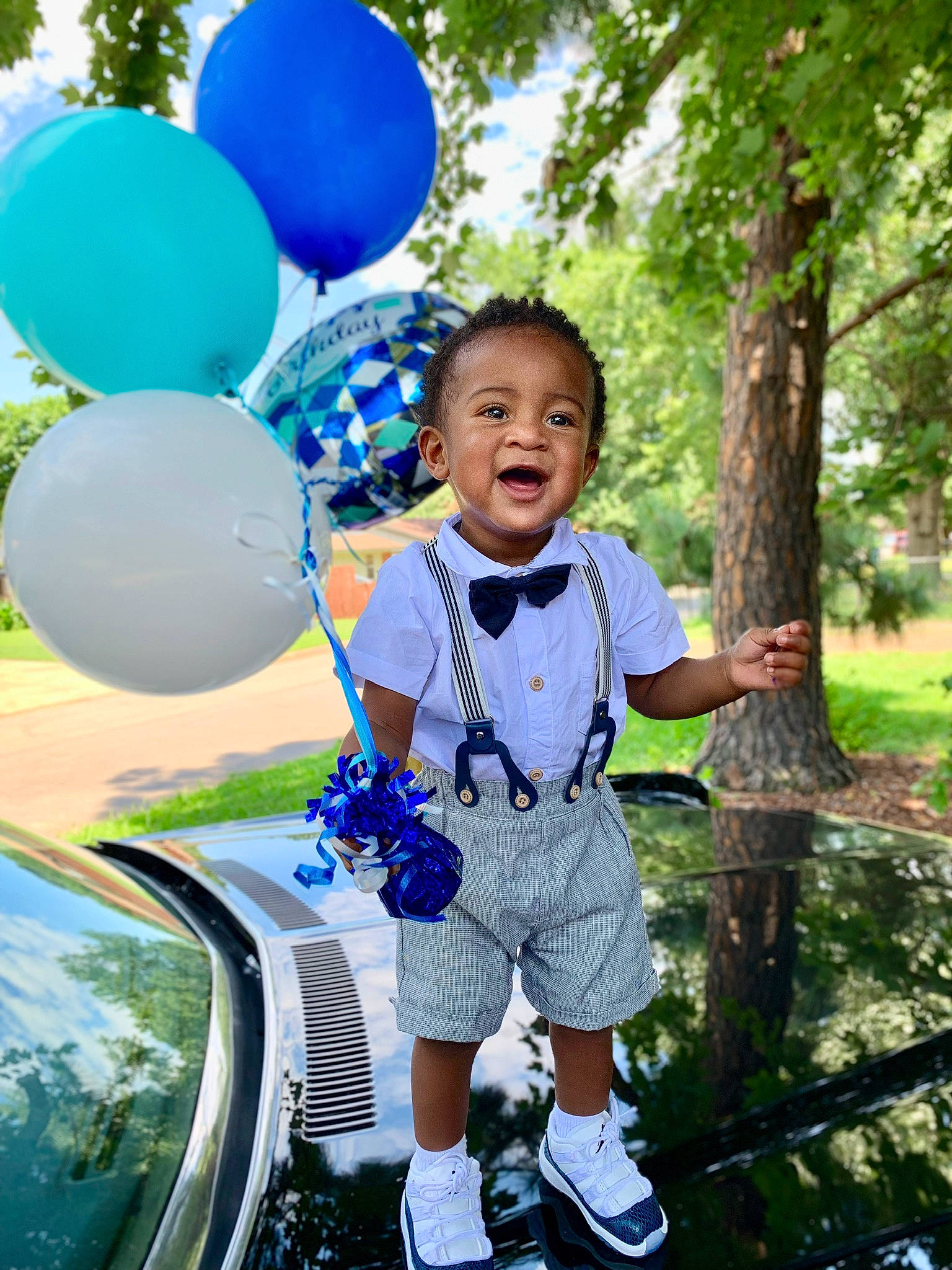 Kainan is registered to the contest to win money with this photo: ball, balloon, blue, child, child_model, fun, happy, leisure, party, party_supply, person, photography, play, recreation, smile, style, summer, toddler, tree