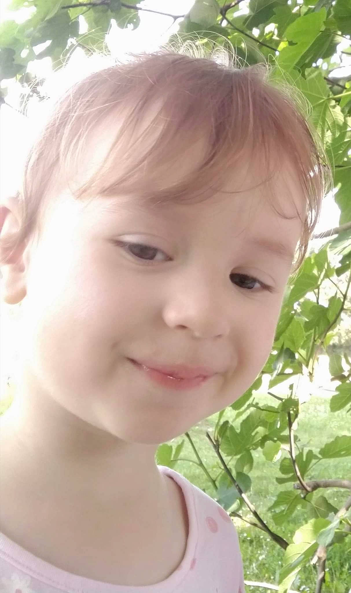 Océane a rejoint le concours — aidez-le/la à gagner de superbes lots ! botany, cheek, chin, ear, eye, eyelash, facial_expression, forehead, grass, hair, hairstyle, happy, iris, joy, leaf, lip, nose, person, skin, smile