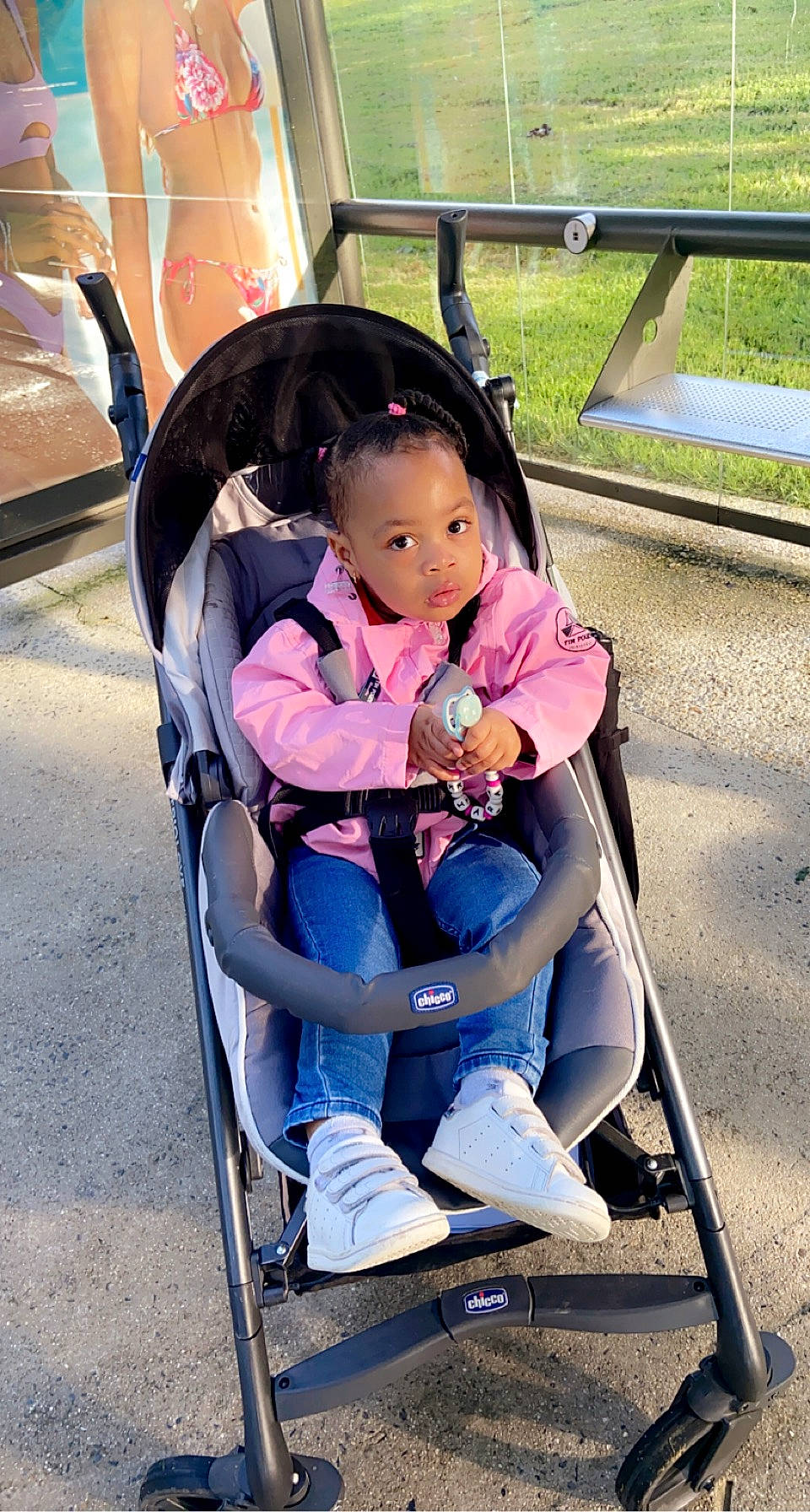 Kiara Beatrice participe au concours pour gagner de l'argent avec cette photo : auto_part, baby_carriage, baby_products, baby_toddler_clothing, beauty, child, comfort, electric_blue, fun, lap, leisure, motor_vehicle, person, product, recreation, sitting, tire, toddler, travel, vehicle