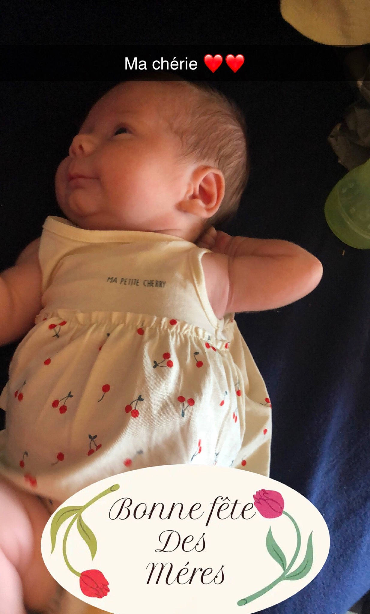 Romane participe au concours pour gagner de l'argent avec cette photo : baby, baby_products, baby_toddler_clothing, cheek, child, clothing, finger, hand, happy, iris, nail, pattern, peach, person, pink, product, sitting, skin, sleeve, sweetness