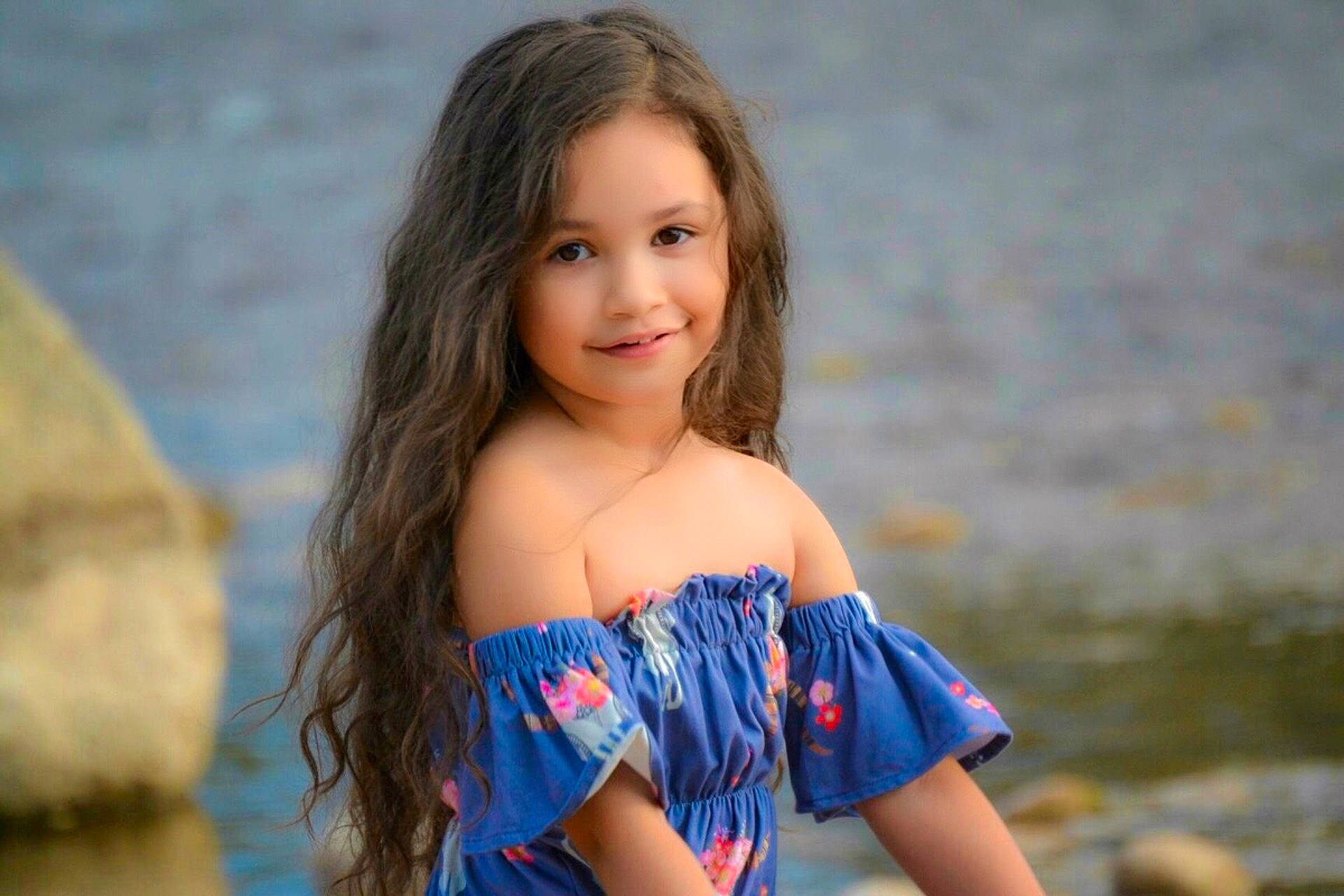 Amelia is registered to the contest to win money with this photo: beauty, black_hair, brown_hair, child, child_model, fun, girl, hairstyle, human_hair_color, japanese_idol, joy, long_hair, model, person, photo_shoot, portrait_photography, vacation