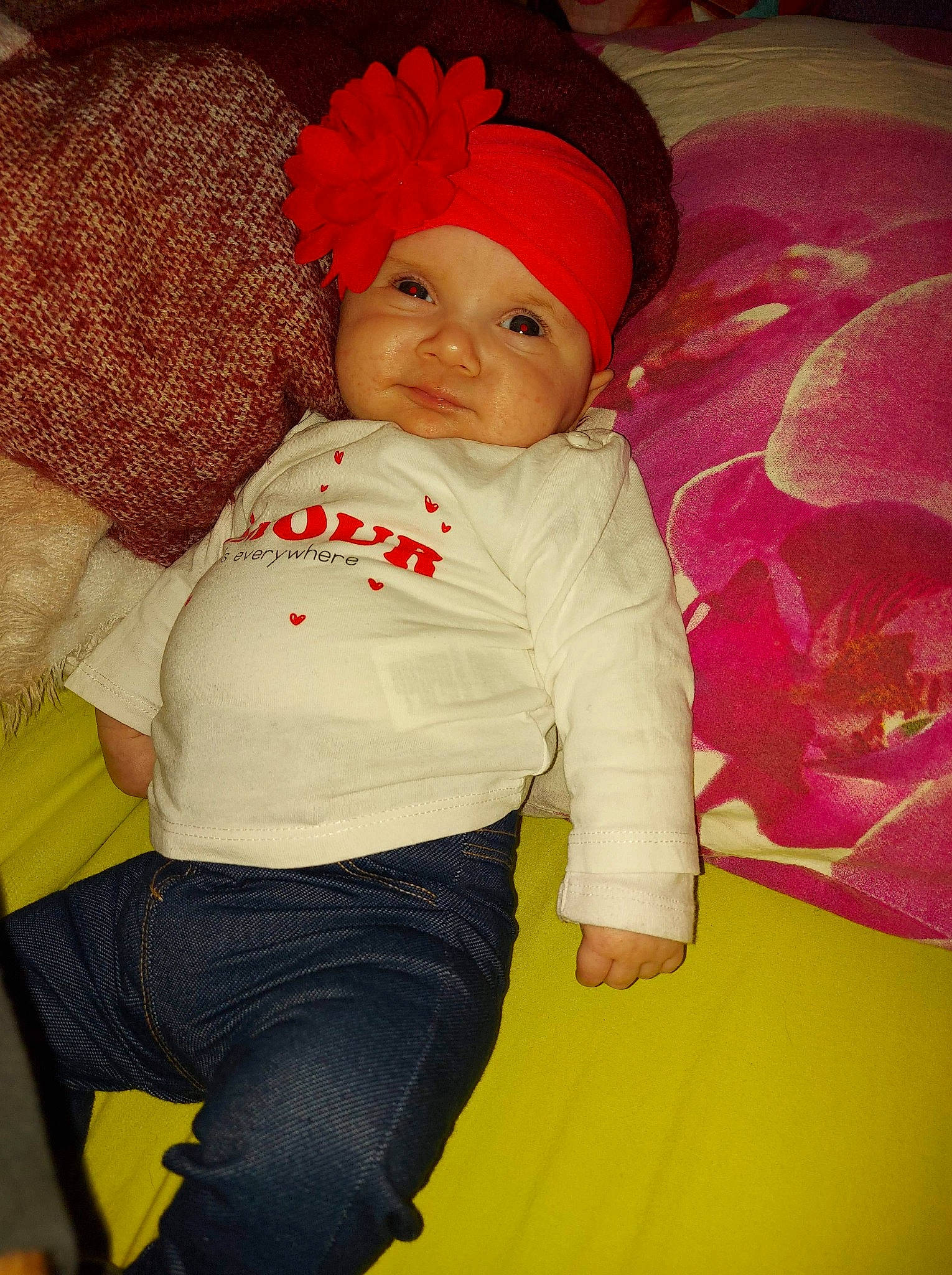 Inna participe au concours pour gagner de l'argent avec cette photo : baby, baby_toddler_clothing, beauty, cap, child, clothing, comfort, costume_hat, face, hat, headgear, headwear, human_body, lap, outerwear, person, pink, sitting, sleeve, sock