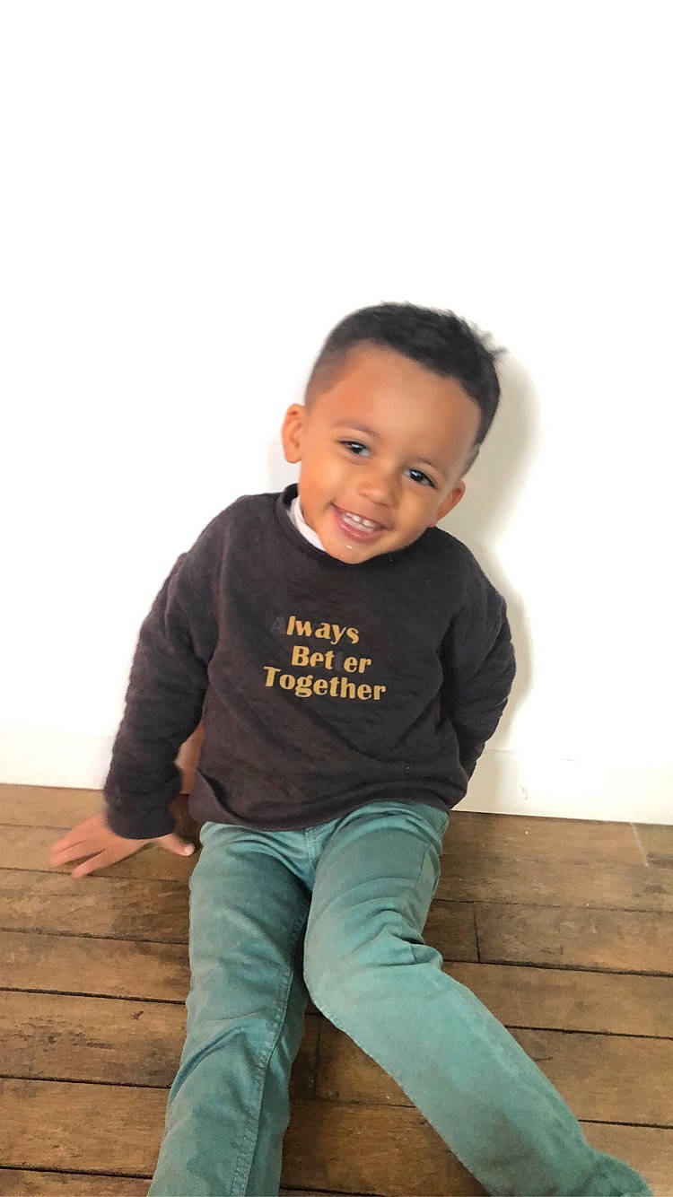 Marley participe au concours pour gagner de l'argent avec cette photo : cheek, child, elbow, face, flash_photography, flooring, fun, happy, human_body, joy, leisure, neck, person, portrait, portrait_photography, sitting, skin, sleeve, smile, t_shirt