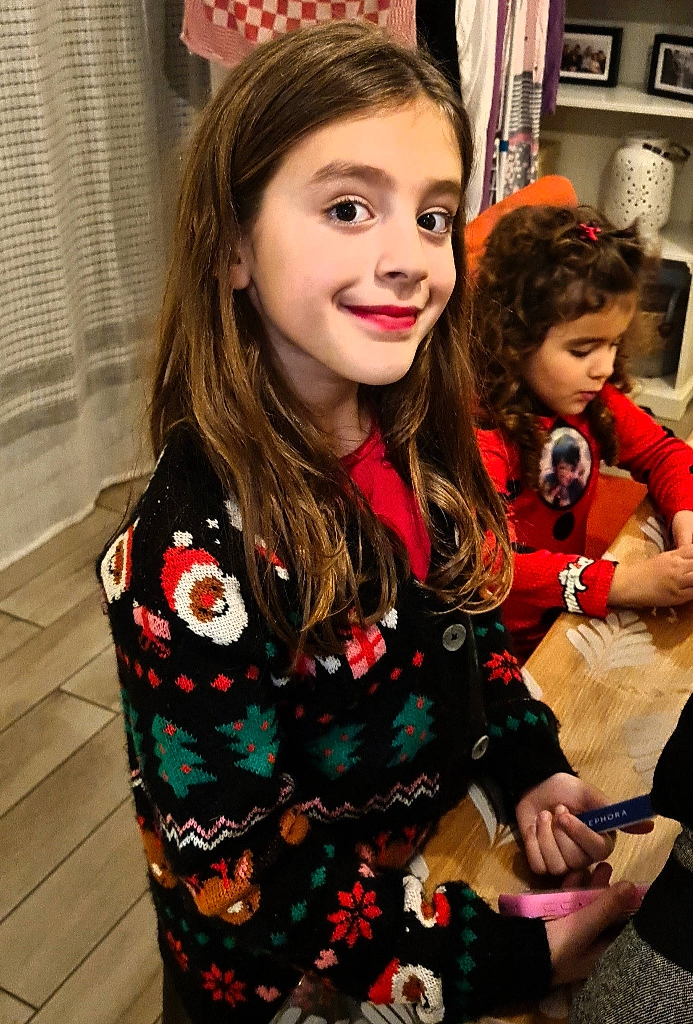 Inès a rejoint le concours — aidez-le/la à gagner de superbes lots ! beauty, blond, brown_hair, event, face, fashion, fashion_accessory, fashion_design, fun, hairstyle, happy, jewellery, joy, long_hair, necklace, pattern, person, red, skin, sleeve