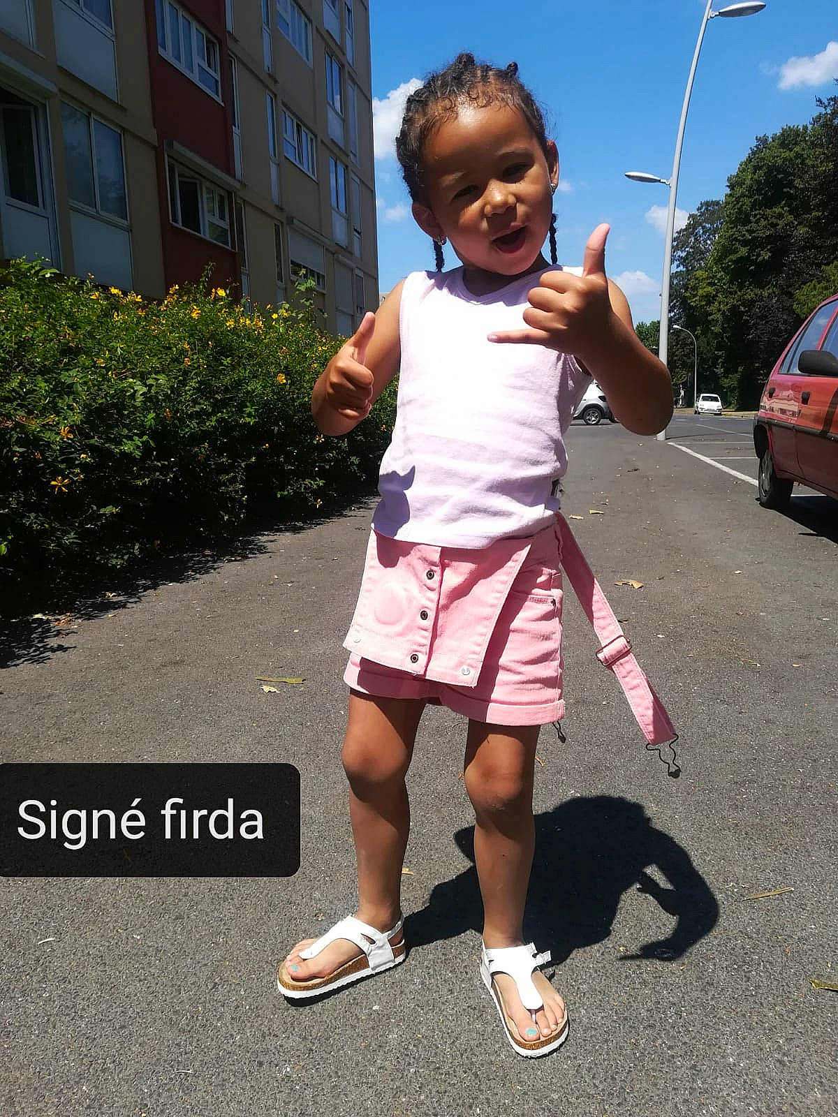 Firdaous participe au concours pour gagner de l'argent avec cette photo : asphalt, child, footwear, fun, person, photography, pink, play, recreation, road, shoe, snapshot, street, summer, t_shirt, toddler, vacation, walking