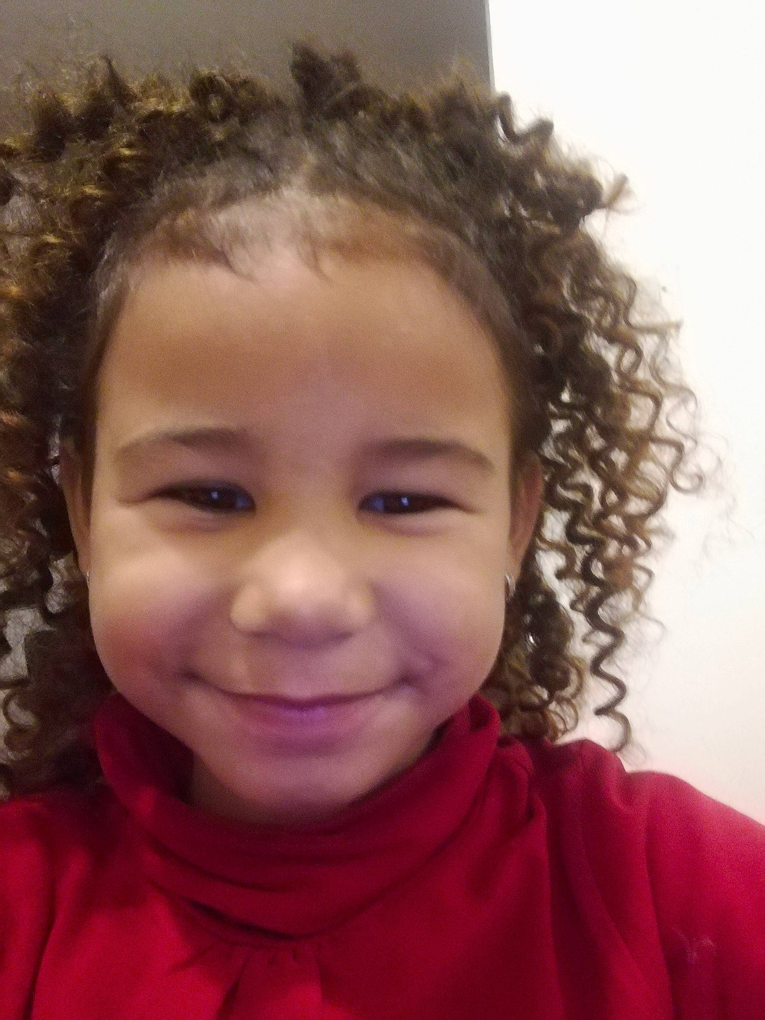 Firdaous a rejoint le concours — aidez-le/la à gagner de superbes lots ! black_hair, cheek, child, chin, eyebrow, face, facial_expression, forehead, hair, hairstyle, happy, head, human, joy, lip, nose, person, smile, toddler