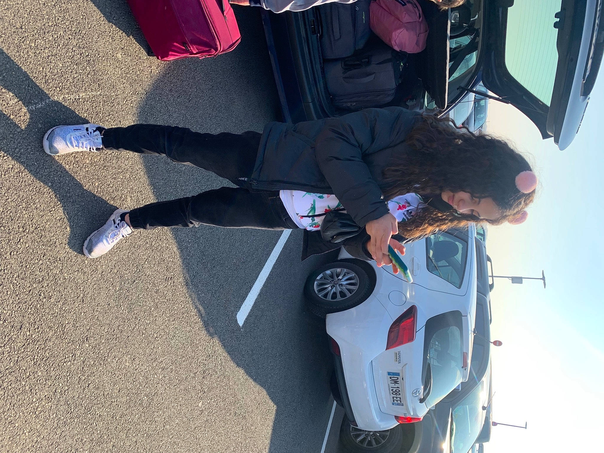 Liliya participe au concours pour gagner de l'argent avec cette photo : asphalt, automotive_design, automotive_exterior, automotive_lighting, automotive_tail_brake_light, automotive_tire, automotive_wheel_system, bumper, car, fender, hood, motor_vehicle, person, shoe, sky, sneakers, tire, vehicle, vehicle_door, walking_shoe