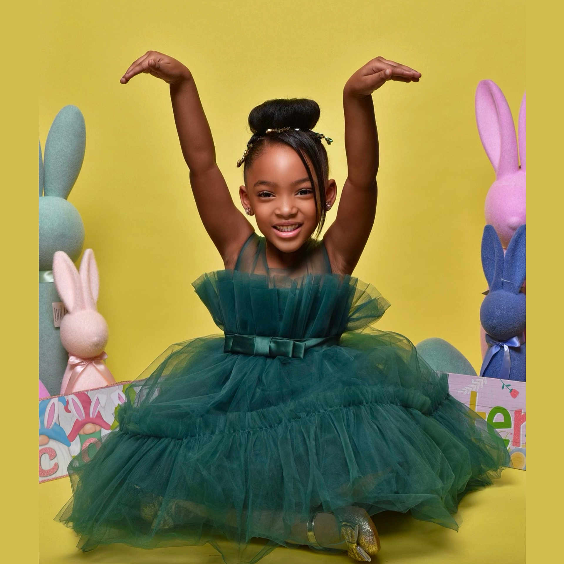 Denver is registered to the contest to win money with this photo: ballerina, ballet, balloon, bodypart, child, clothing, costume, dancing, dress, face, female, finger, girl, hand, head, leisureactivities, person, photography, portrait, purple