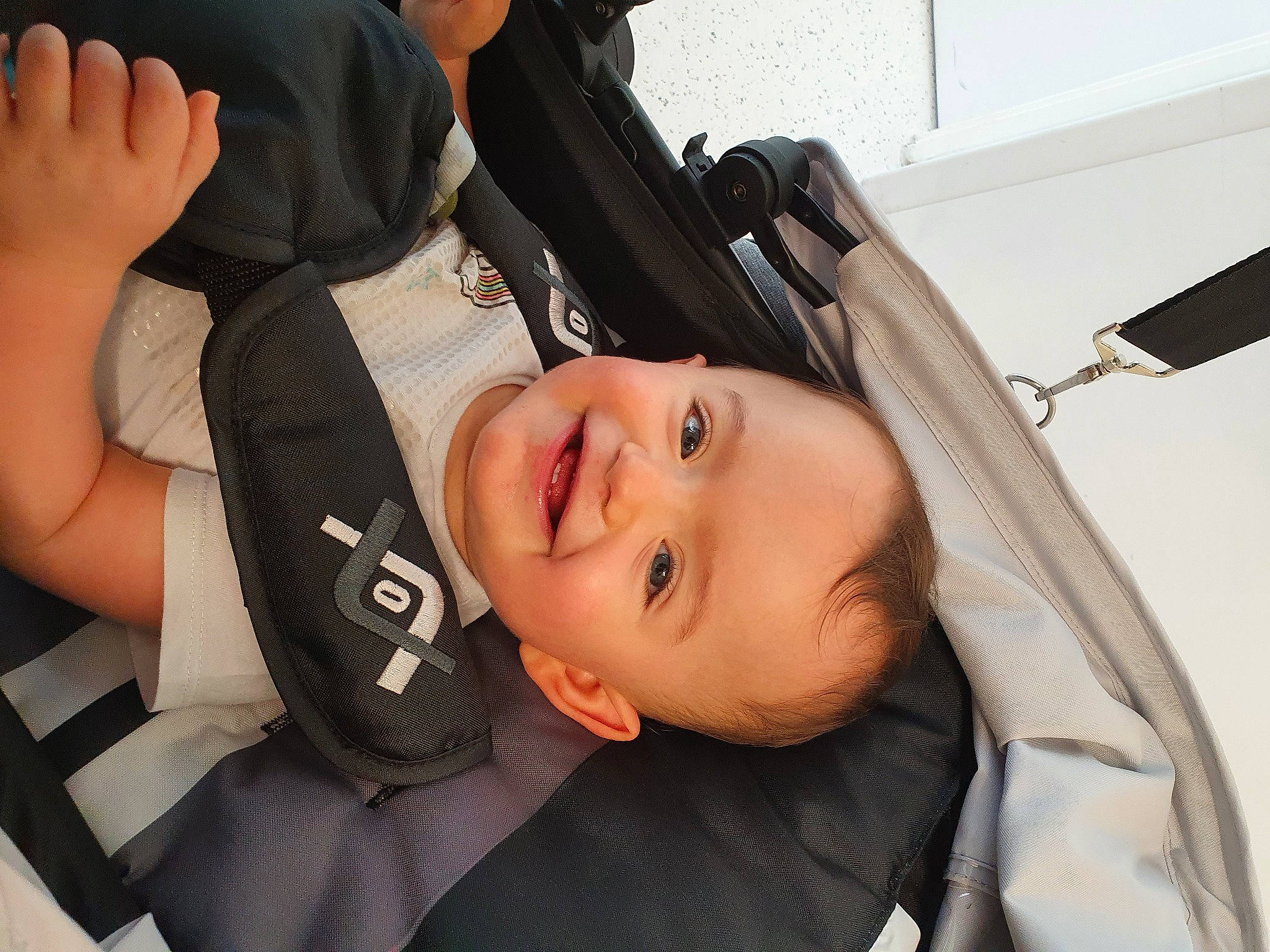 Naëlle a rejoint le concours — aidez-le/la à gagner de superbes lots ! auto_part, baby, baby_carriage, baby_products, beauty, car_seat, cheek, child, comfort, event, eyelash, flash_photography, fun, gesture, hair, happy, joy, person, product, skin