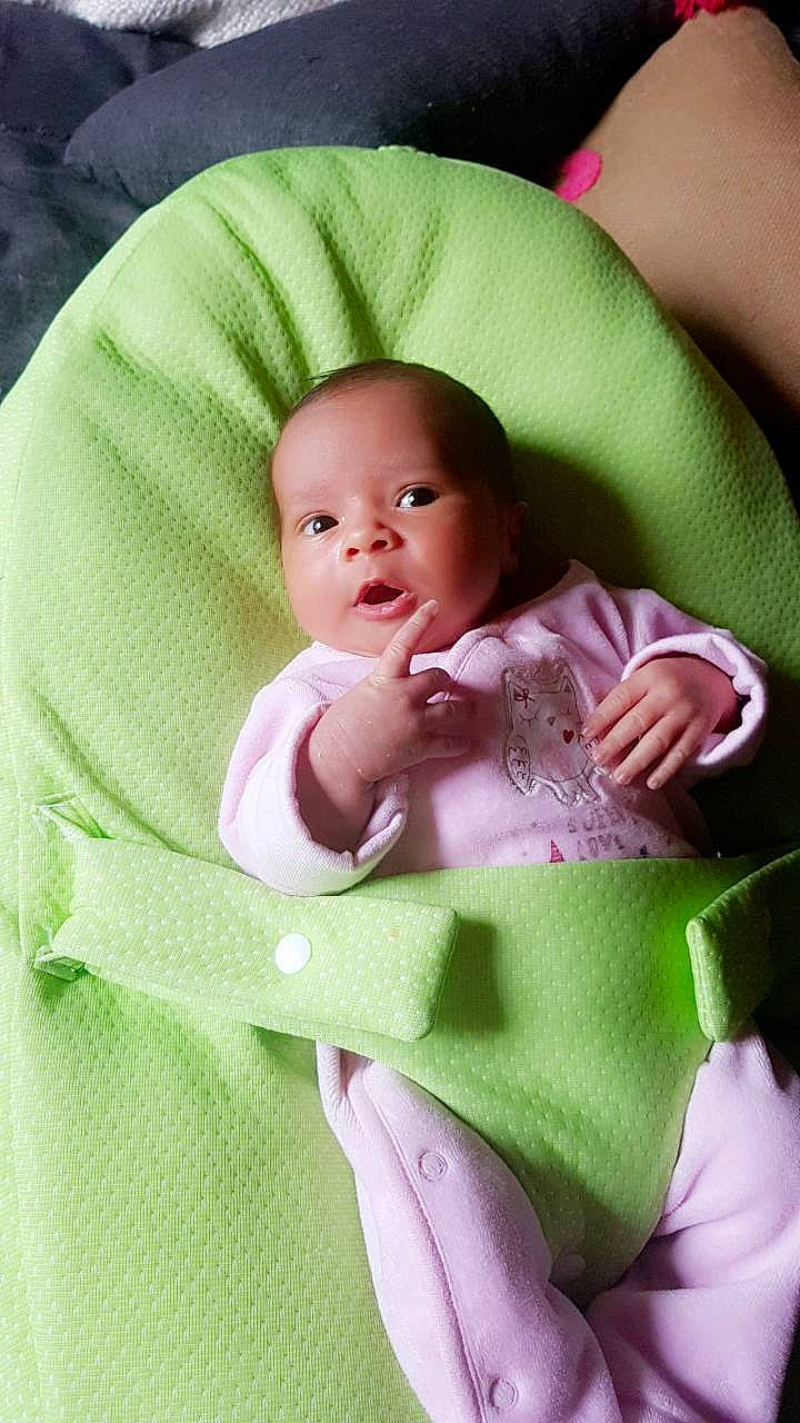 Chelsy participe au concours pour gagner de l'argent avec cette photo : baby, baby_products, baby_sleeping, bedding, blanket, cheek, child, green, linens, person, pink, product, skin, textile, toddler