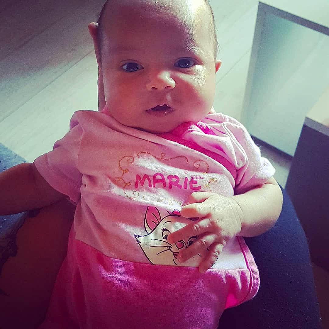 Chelsy participe au concours pour gagner de l'argent avec cette photo : baby, baby_toddler_clothing, child, cloud, cool, ear, happy, material_property, outerwear, person, pink, plant, product, skin, sleeve, t_shirt, toddler, top, vacation