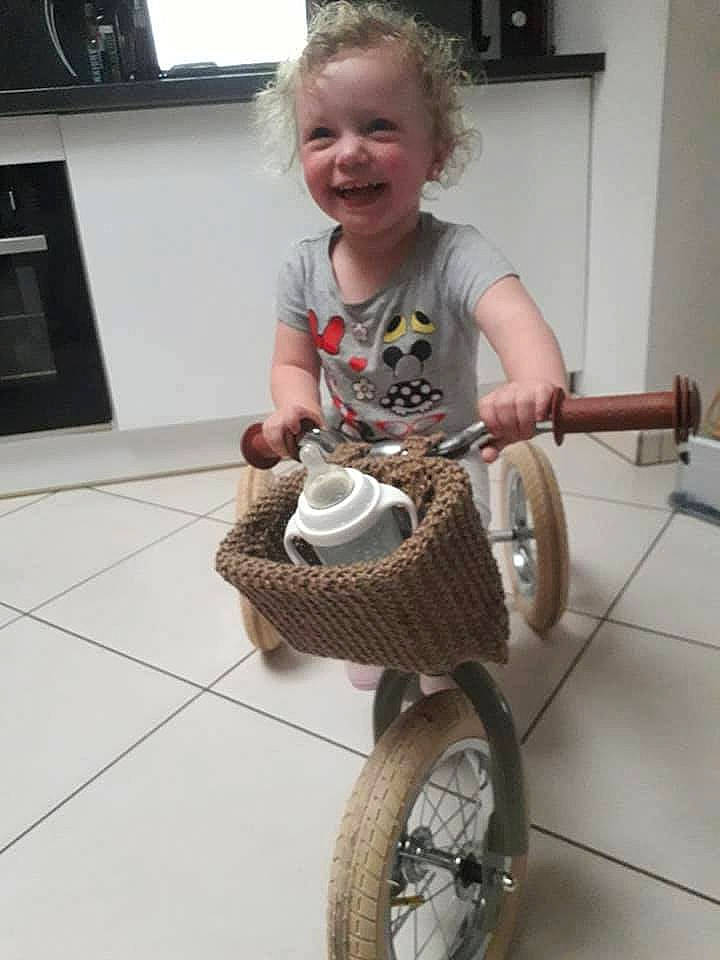 Jaze participe au concours pour gagner de l'argent avec cette photo : automotive_wheel_system, bicycle_accessory, bicycle_wheel, child, joy, person, rim, toddler, tricycle, vehicle, wheel