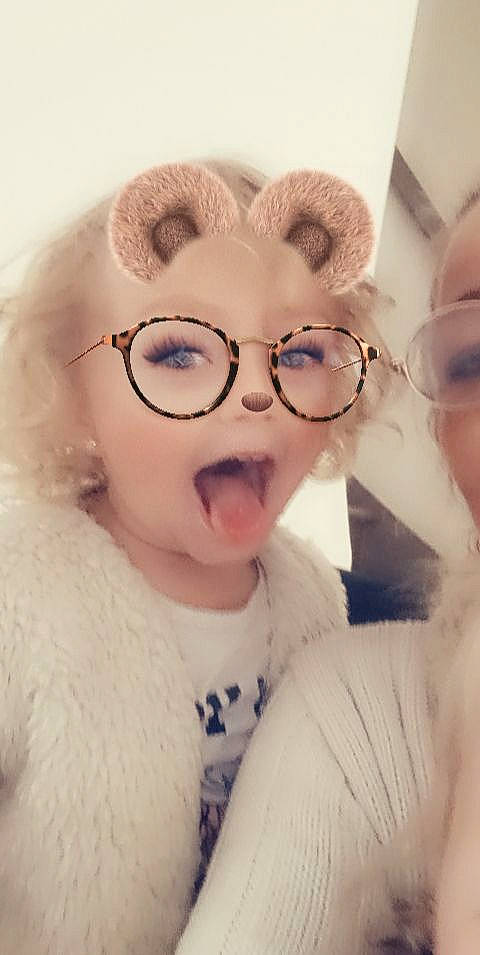 Jaze a rejoint le concours — aidez-le/la à gagner de superbes lots ! eyewear, fur, glasses, nose, person, smile, snout, vision_care