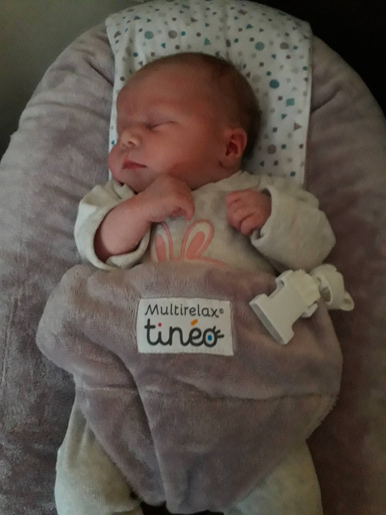 éden a rejoint le concours — aidez-le/la à gagner de superbes lots ! baby, baby_products, baby_safety, baby_sleeping, bedtime, birth, cheek, child, comfort, nap, person, product, sleep, toddler