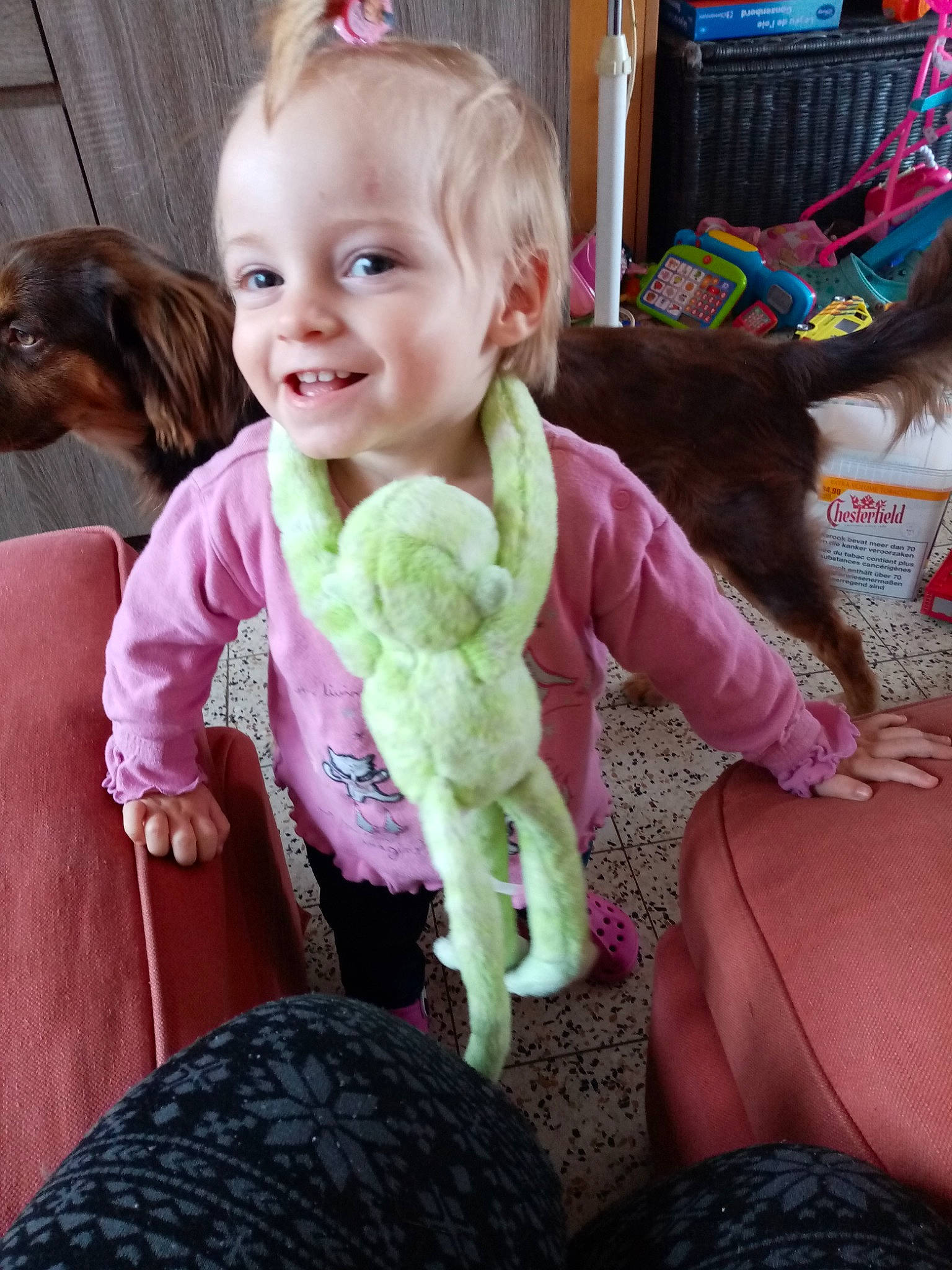 Yvie a rejoint le concours — aidez-le/la à gagner de superbes lots ! baby, child, ear, joy, person, play, sitting, smile, toddler, toy, wool