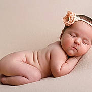 Hanaé a rejoint le concours — aidez-le/la à gagner de superbes lots ! baby, newborn, sleeping, headband, flower, skin, infant, peaceful, soft, blanket, cute, resting, naked, child, portrait, closeup, toddler, adorable, cuddly, relaxing