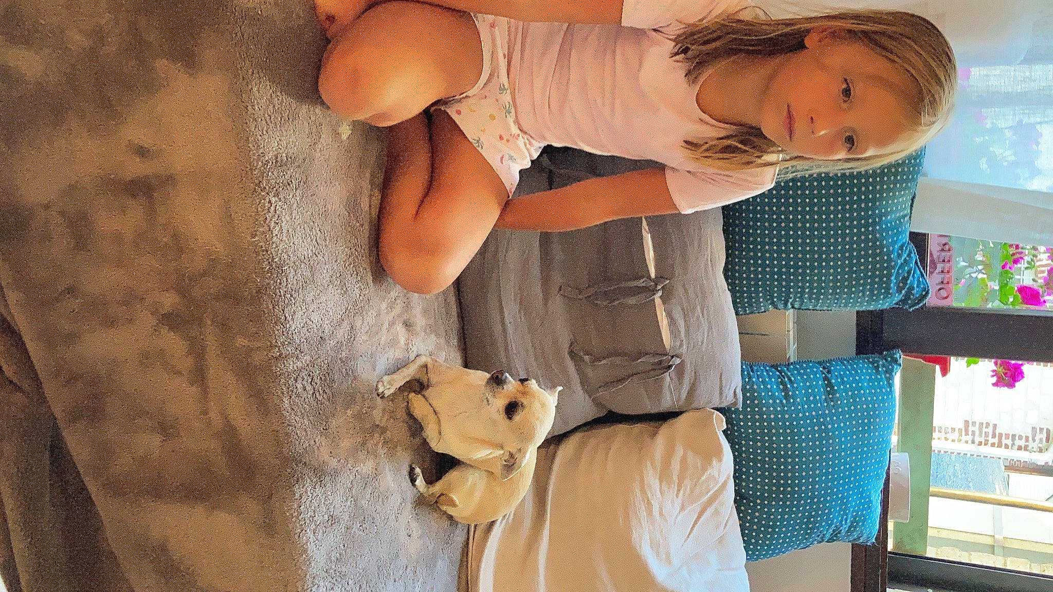 Maya participe au concours pour gagner de l'argent avec cette photo : abdomen, baby, child, comfort, elbow, fashion_design, flash_photography, fur, happy, human_leg, knee, linens, pattern, room, sitting, textile, thigh, toddler, toy, waist