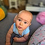 Raylon a rejoint le concours — aidez-le/la à gagner de superbes lots ! arm, baby, blue_shirt, child, closeup, couch, crawling, curious, expression, face, furniture, hand, head, home, indoor, infant, person, pillow, portrait, skin