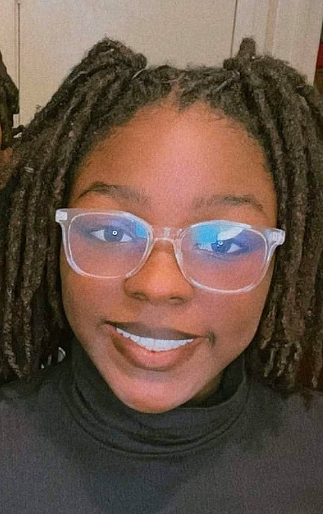 Leah is registered to the contest to win money with this photo: cheek, chin, ear, eye, eyebrow, eyelash, eyewear, face, facial_expression, forehead, glasses, goggles, hair, jheri_curl, joy, lip, nose, organ, person, smile