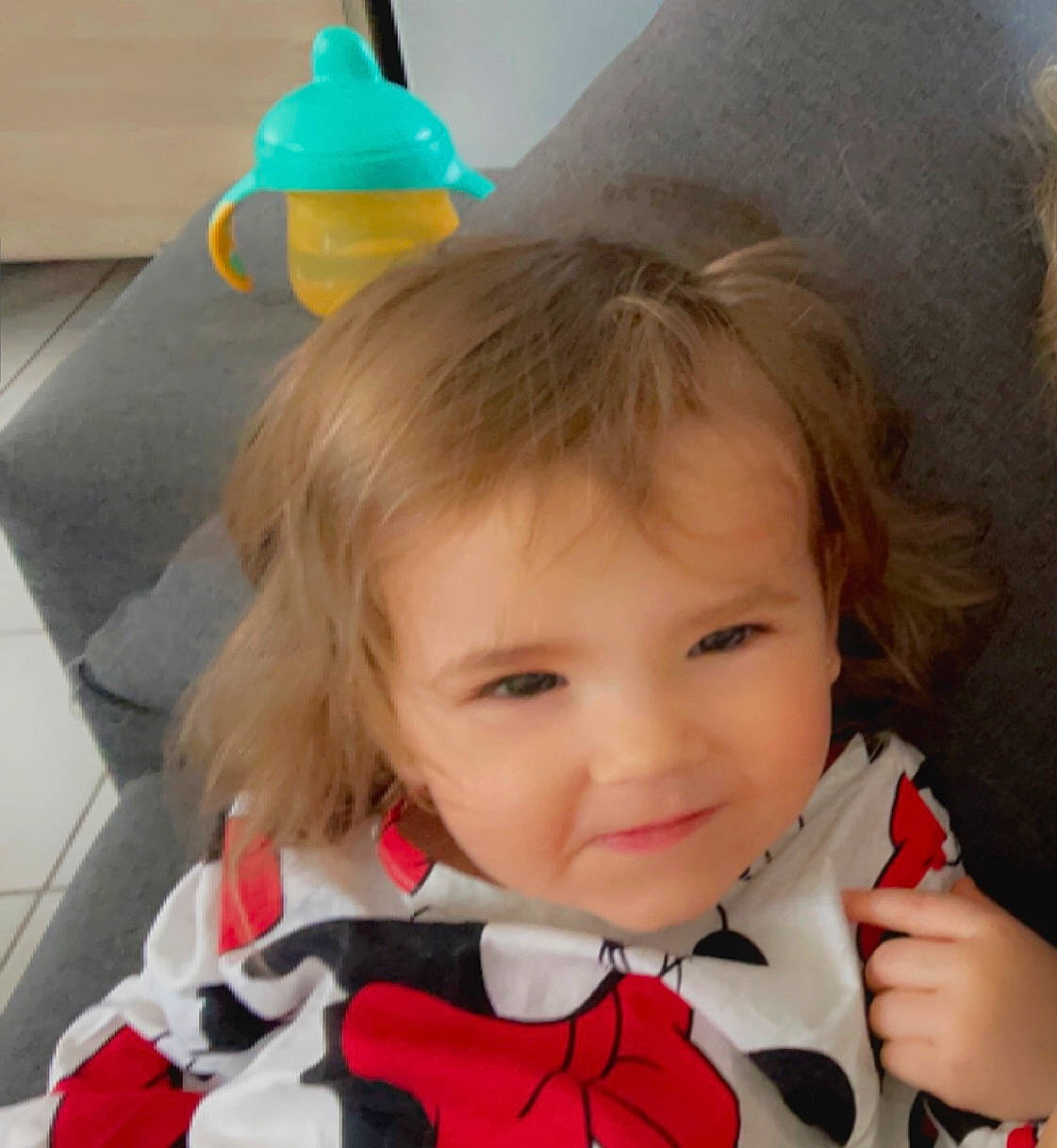 Andréa participe au concours pour gagner de l'argent avec cette photo : cap, cheek, child, cool, costume_hat, eyebrow, eyelash, facial_expression, fun, hairstyle, happy, head, iris, lip, mouth, nose, party_hat, person, product, smile