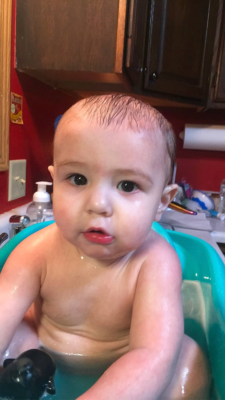 Vincent is registered to the contest to win money with this photo: arm, baby_bathing, cheek, chin, ear, eye, eyebrow, eyelash, fluid, forehead, head, human_body, jaw, lip, mouth, neck, nose, person, plumbing_fixture, skin