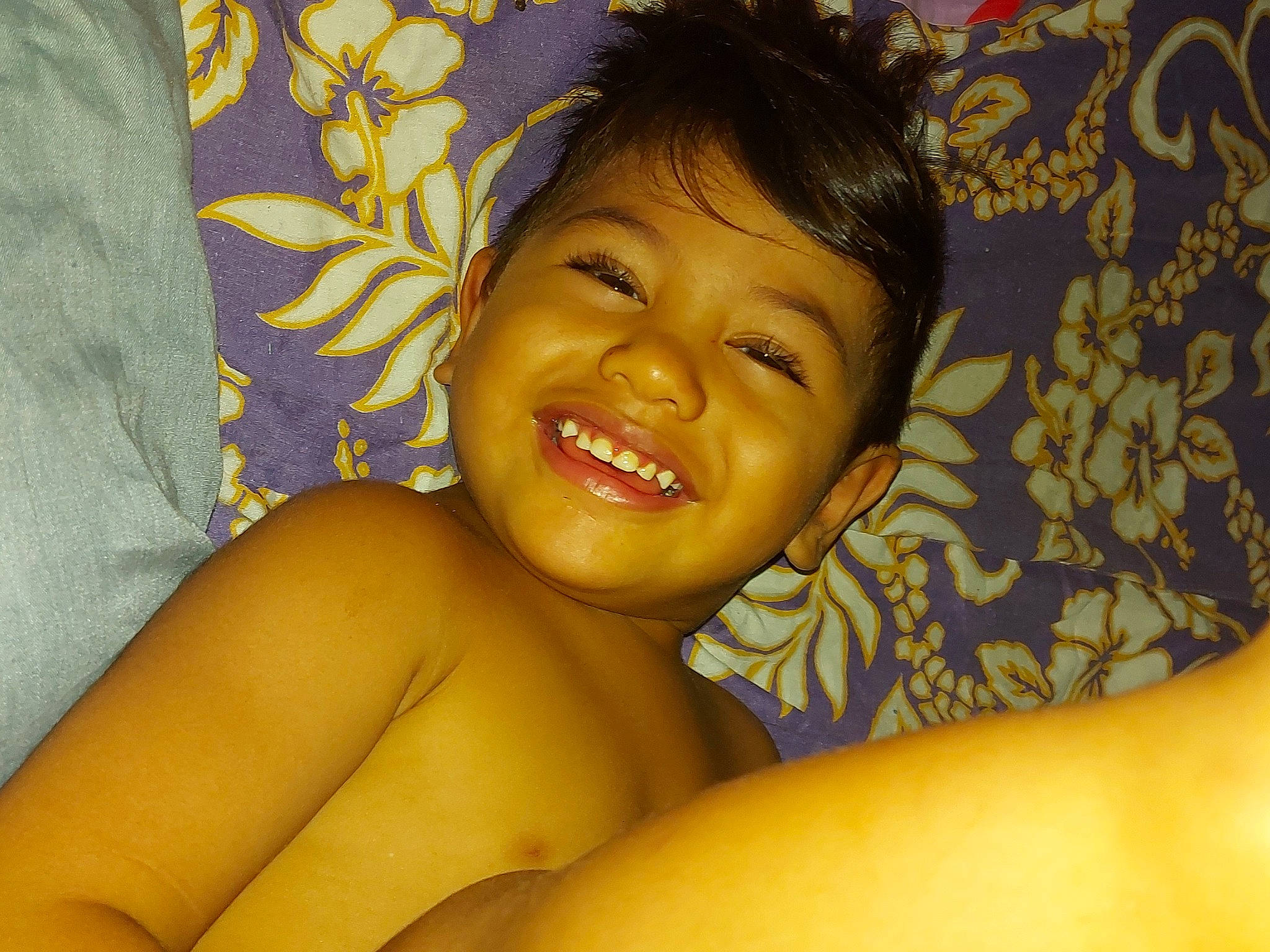 Alec a rejoint le concours — aidez-le/la à gagner de superbes lots ! cheek, eye, eyebrow, eyelash, facial_expression, finger, flash_photography, forehead, gesture, hair, happy, head, iris, joy, lip, mouth, neck, nose, person, skin