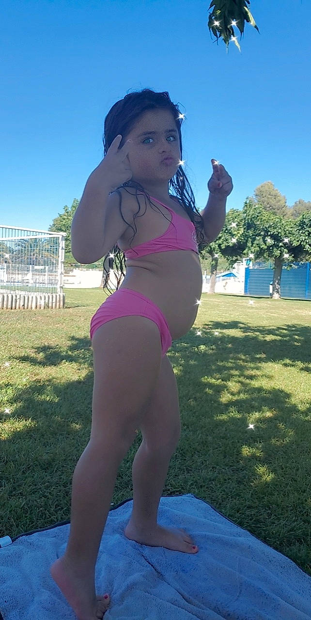 Jasmine participe au concours pour gagner de l'argent avec cette photo : abdomen, brassiere, chest, grass, knee, leisure, lingerie_top, magenta, person, pink, sky, sportswear, swimsuit_top, swimwear, thigh, tree, trunk, undergarment, underpants, waist