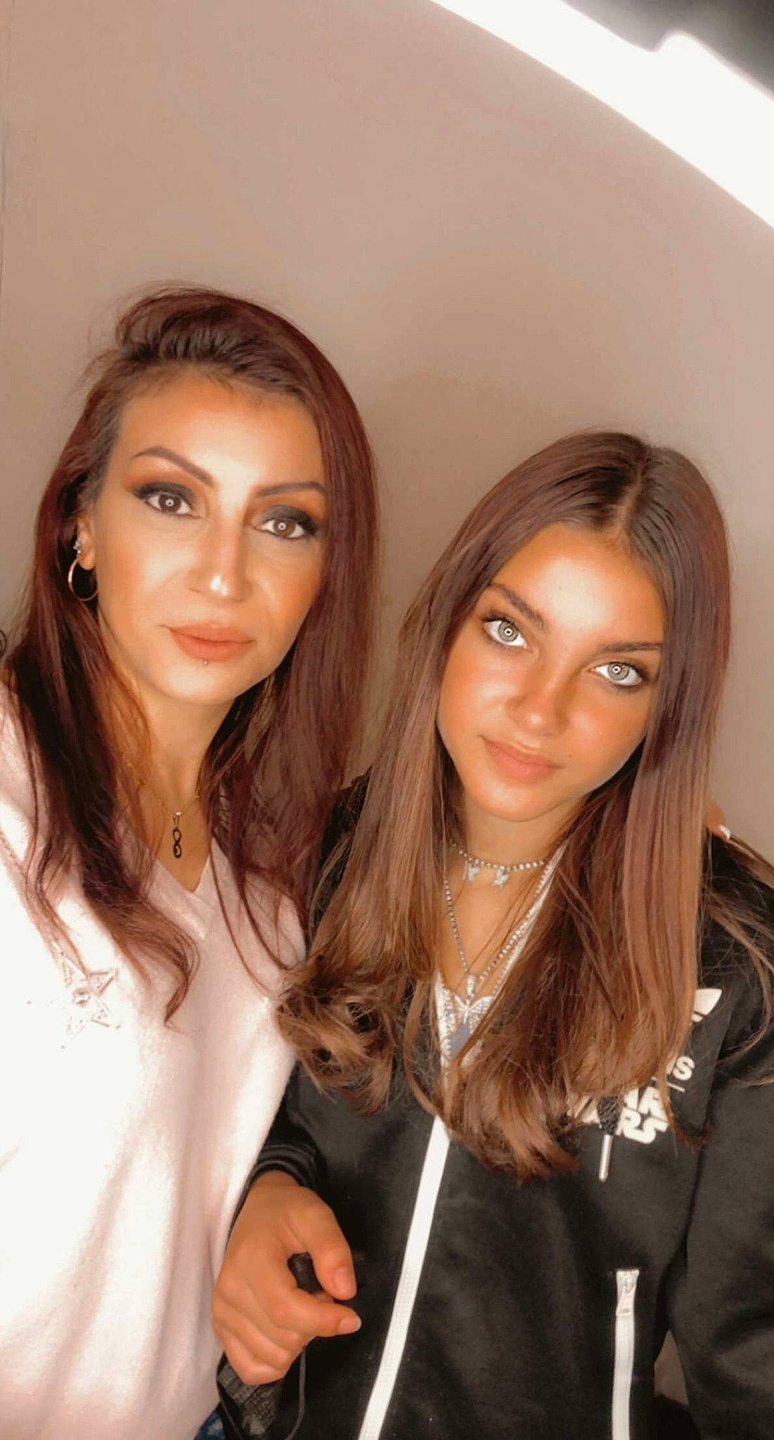 Mélissa a rejoint le concours — aidez-le/la à gagner de superbes lots ! beauty, black_hair, eye, eyebrow, eyelash, fashion_design, fun, hair, happy, head, iris, joy, layered_hair, lip, lipstick, long_hair, makeover, person, shoulder, skin