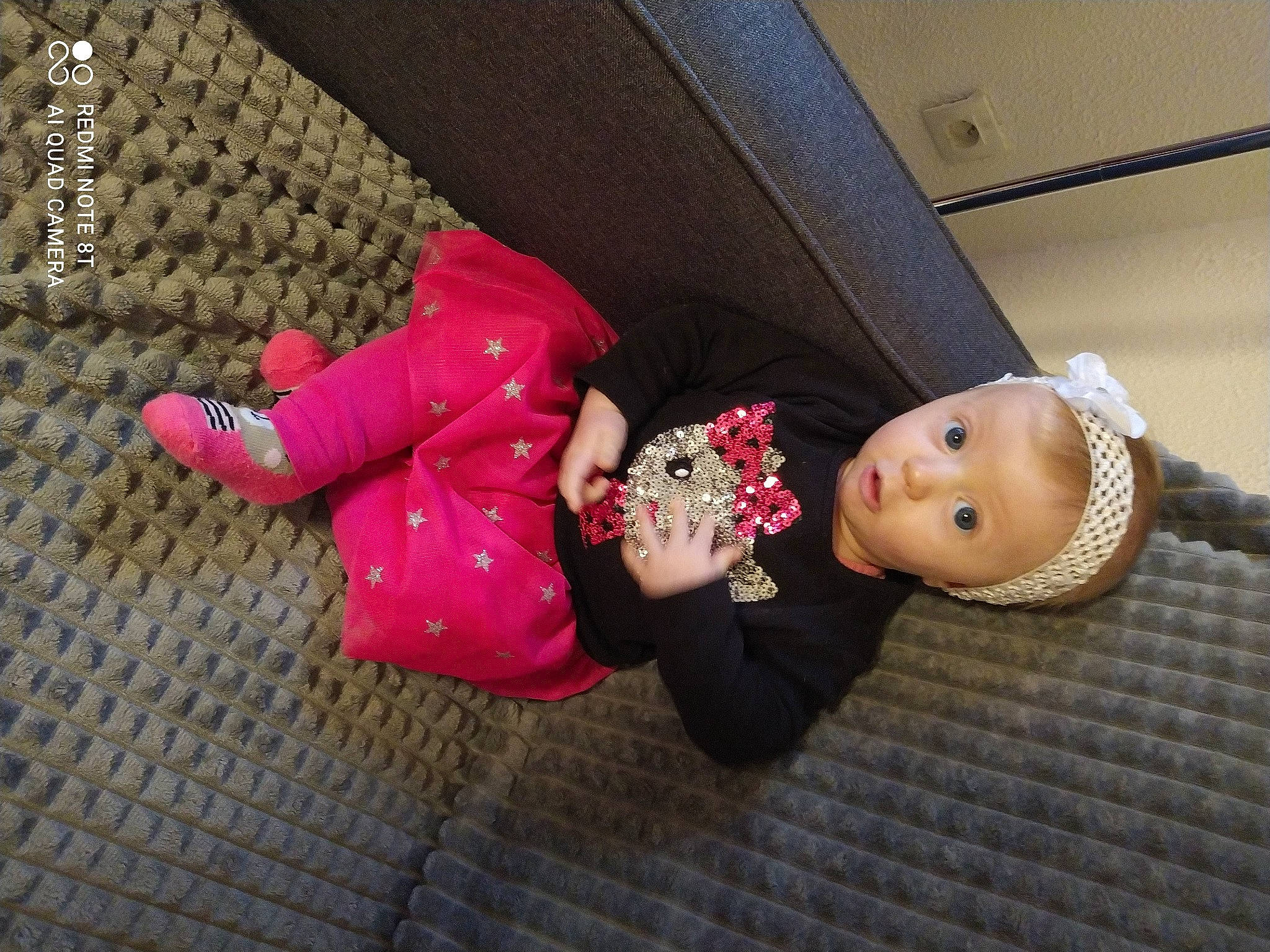 Felicia a rejoint le concours — aidez-le/la à gagner de superbes lots ! baby_toddler_clothing, carmine, child, comfort, doll, flooring, fun, happy, human_body, joint, magenta, pattern, person, pink, room, sitting, surprise, textile, toddler, toy