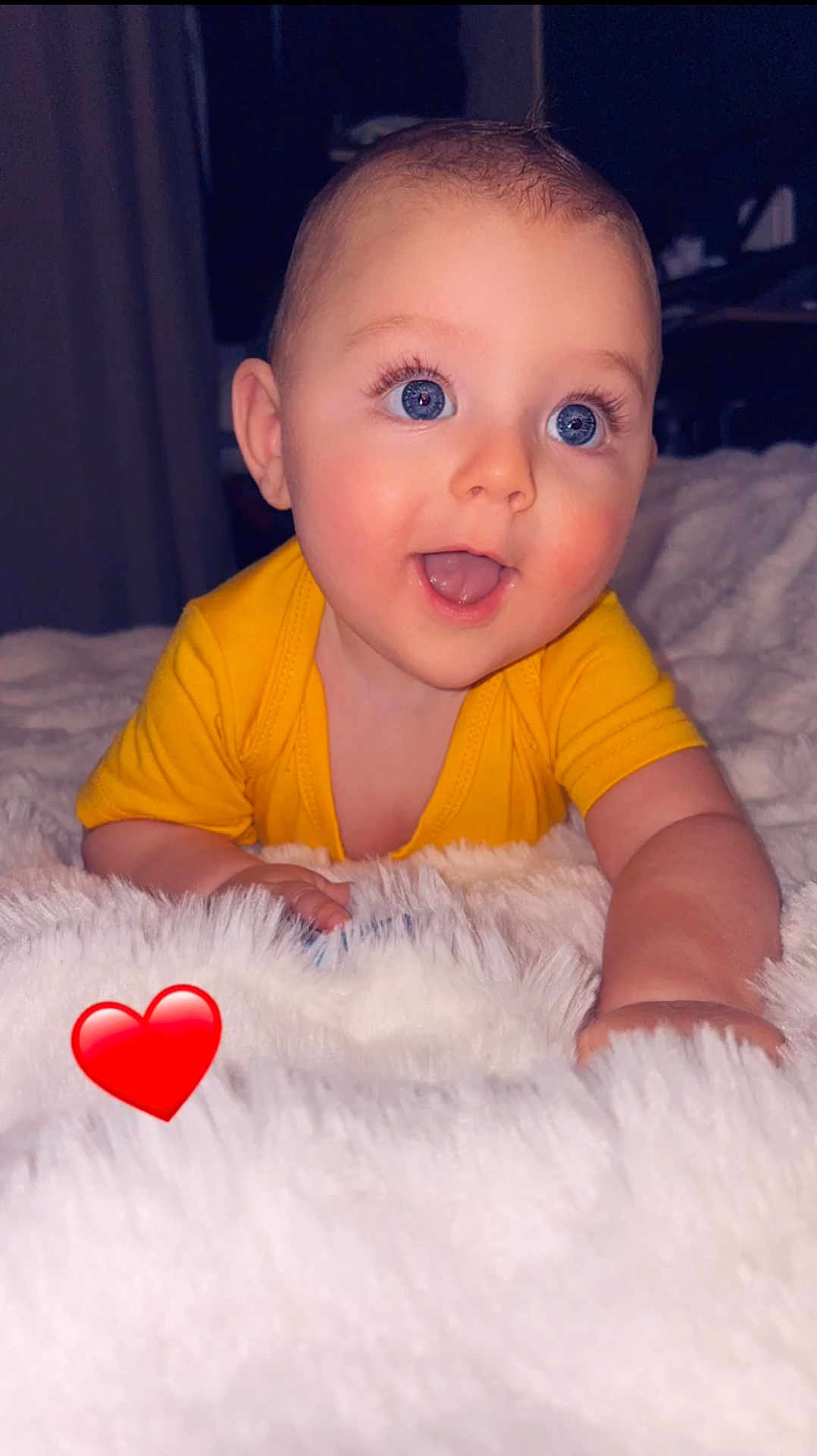 Jude participe au concours pour gagner de l'argent avec cette photo : baby, blue_eyes, yellow_onesie, fluffy_blanket, crawling, happy, smiling, infant, cute, indoors, portrait, child, soft_texture, toddler, face, person, baby_girl, baby_boy, home, cozy