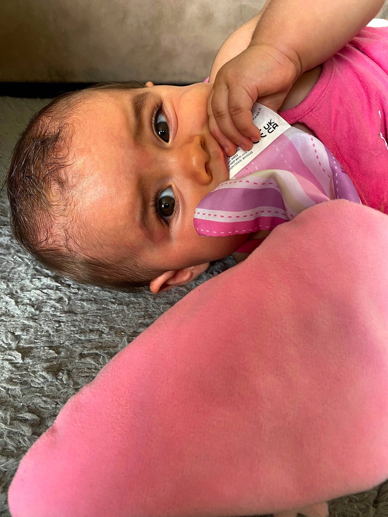 Amalya a rejoint le concours — aidez-le/la à gagner de superbes lots ! cheek, chest, eyebrow, eyelash, finger, gesture, hand, human_body, jaw, leg, lip, mouth, nail, neck, nose, person, pink, skin, thigh, thumb