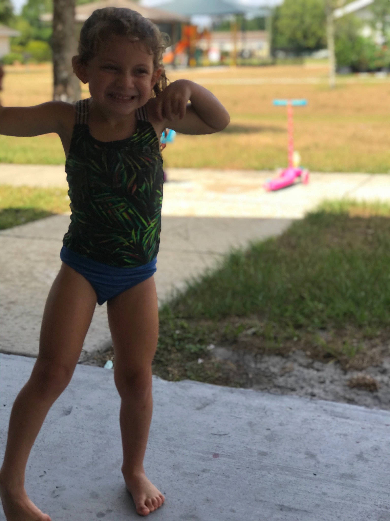 Gabriella is registered to the contest to win money with this photo: barefoot, child, event, foot, fun, grass, happy, hat, human_leg, joy, knee, leisure, person, plant, recreation, smile, sportswear, t_shirt, thigh, tree