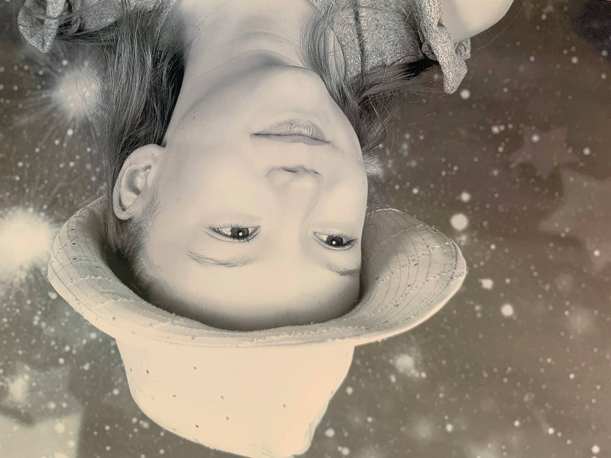 Ilana participe au concours pour gagner de l'argent avec cette photo : cheek, chin, ear, eye, eyebrow, eyelash, flash_photography, forehead, hair, hairstyle, head, headwear, human, human_body, joy, lip, mouth, nose, people_in_nature, person