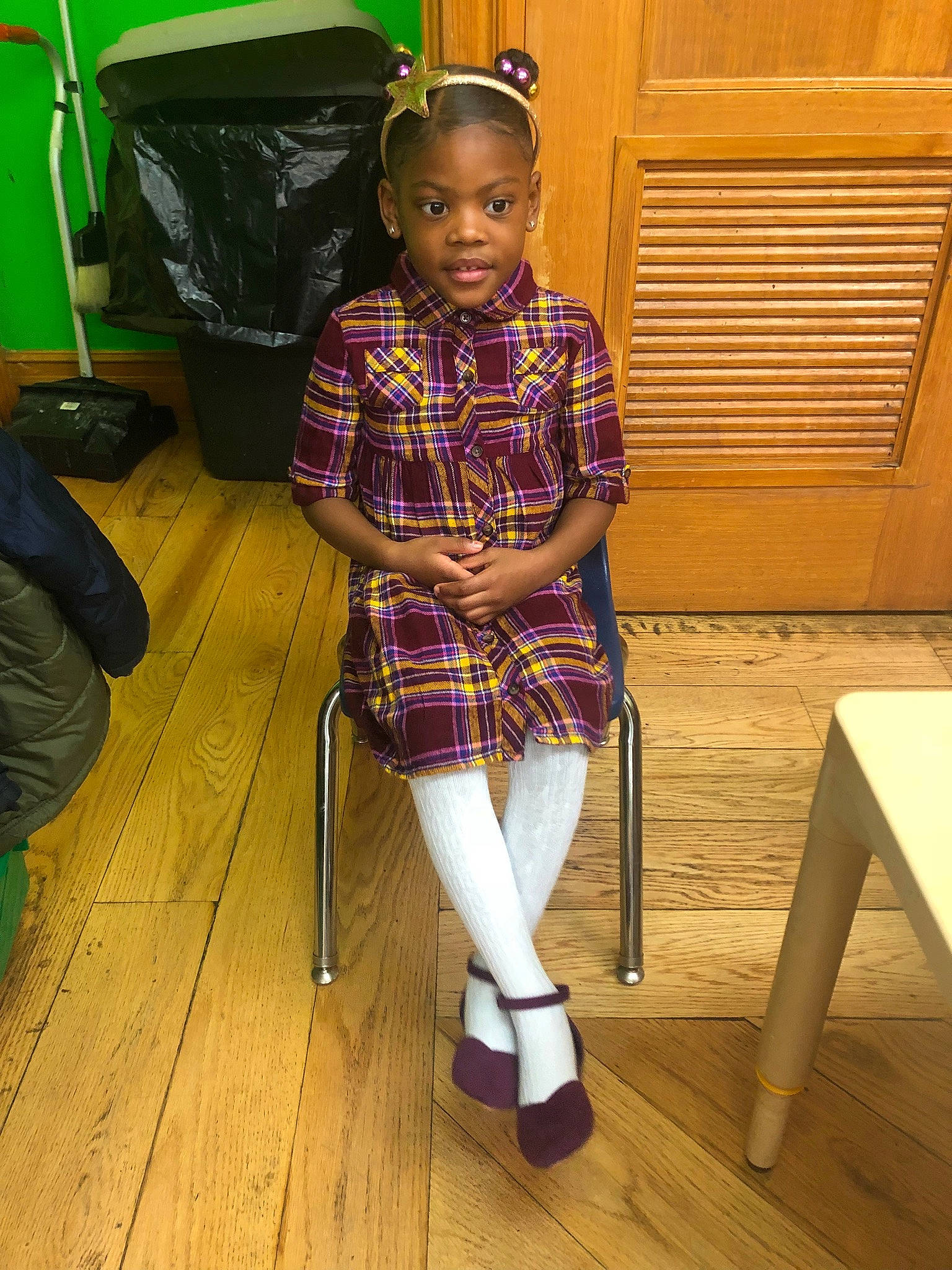 K.k. is registered to the contest to win money with this photo: child, clothing, day, design, fashion, flooring, footwear, fun, girl, human_body, leg, outerwear, pattern, person, plaid, shoe, sitting, standing, tartan, textile